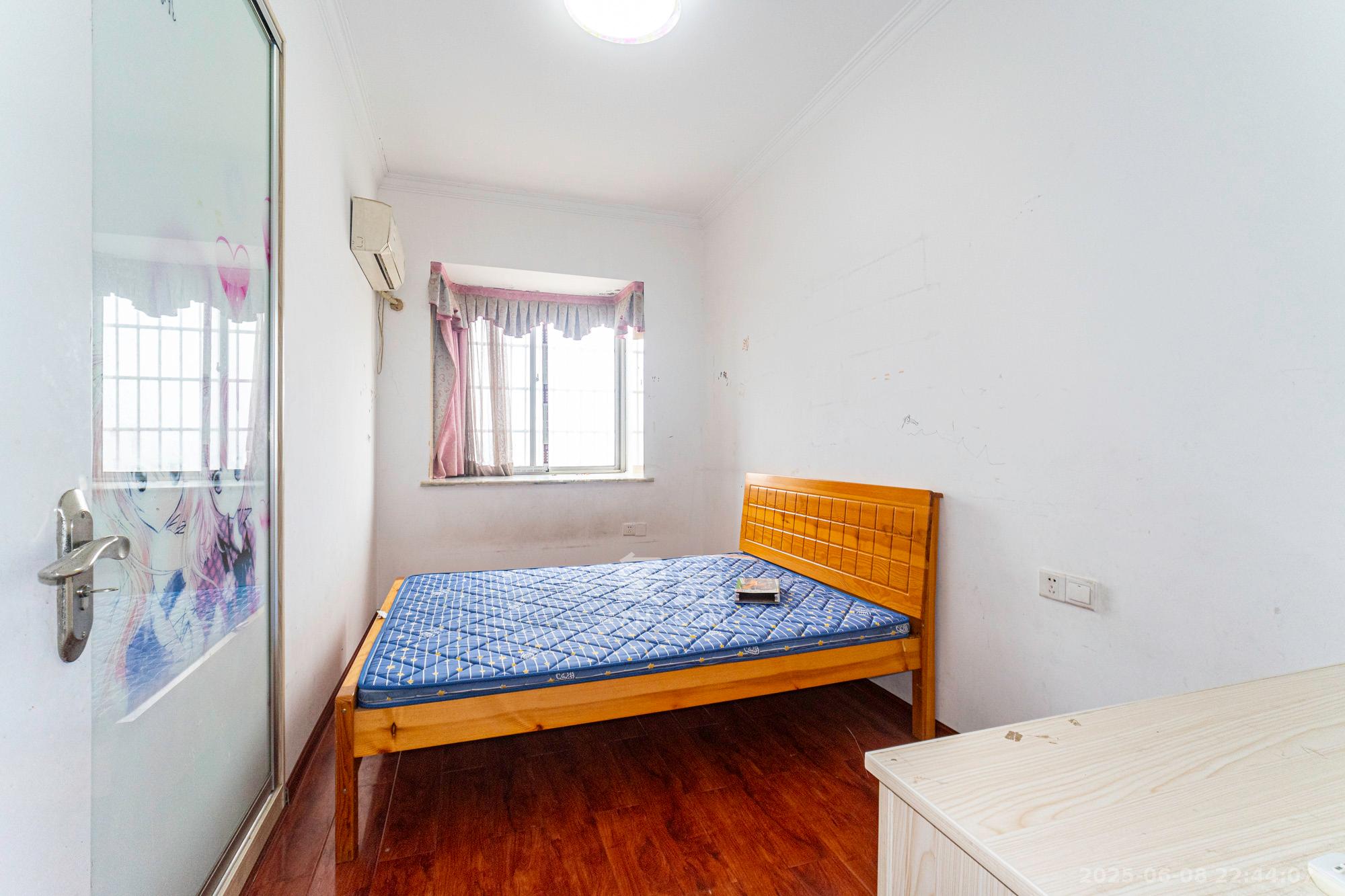 湘绣城 3室2厅1卫 35.0万 湘绣城 3室2厅1卫 35.0万卧室