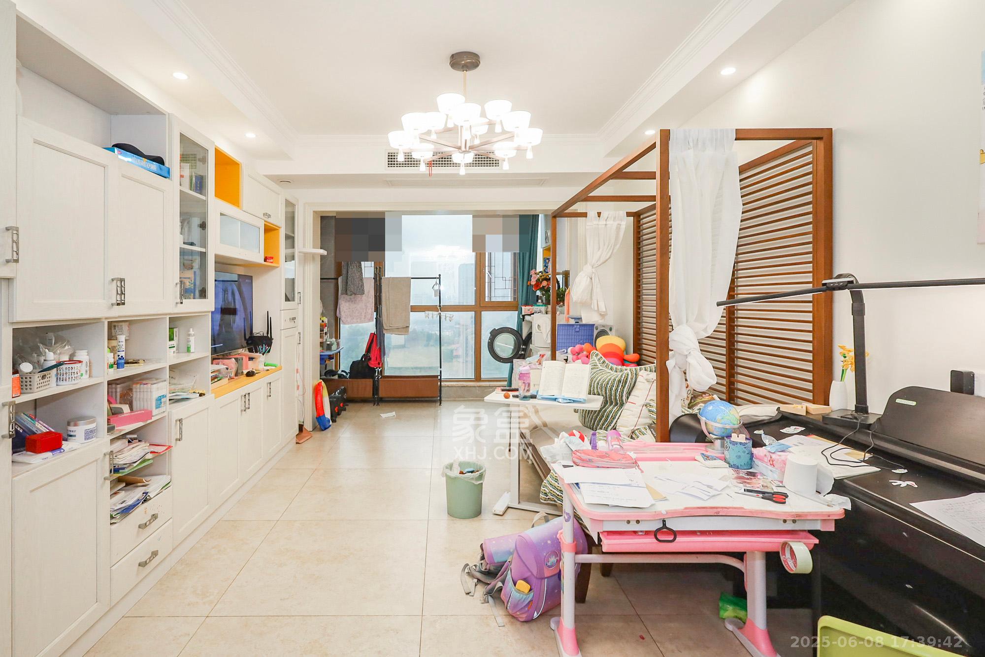 钰龙天下一期  3室2厅1卫    210.0万 钰龙天下一期  3室2厅1卫    210.0万客厅