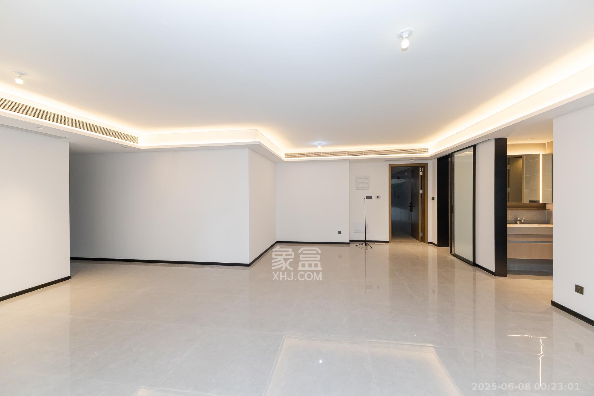 时代倾城汀蓝(时代倾城六期) 3室2厅3卫 179.0万 时代倾城汀蓝(时代倾城六期) 3室2厅3卫 179.0万客厅