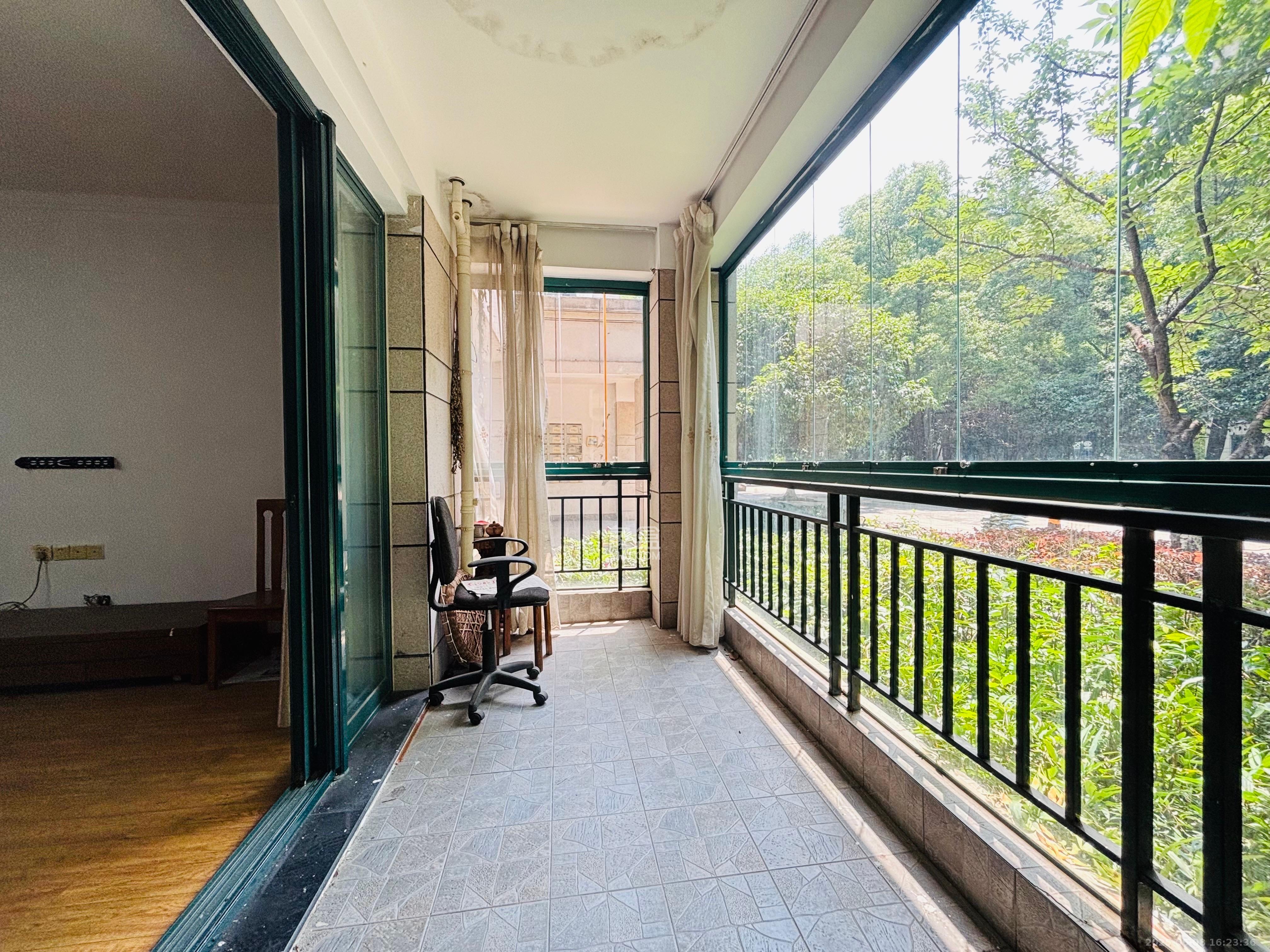 星城世家 3室2厅2卫 2300.0元/月 星城世家 3室2厅2卫 2300.0元/月室内图