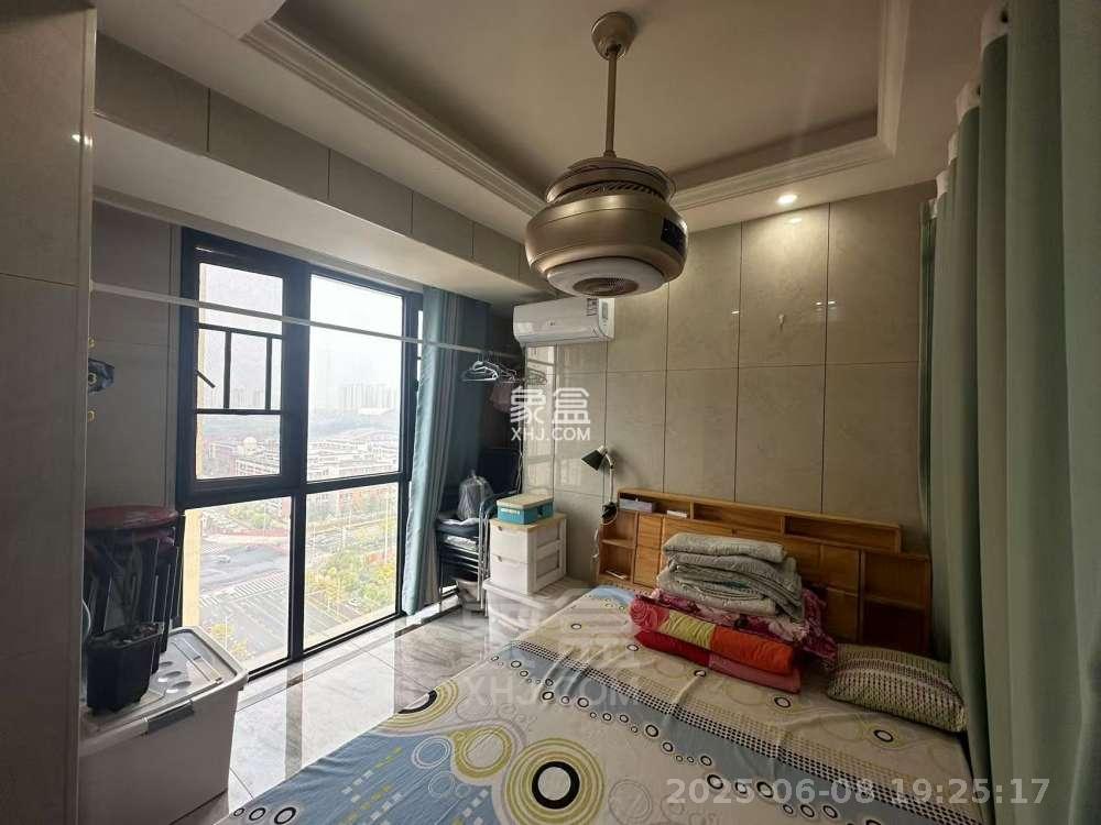 春藤小镇  3室2厅2卫   1800.00元/月室内图