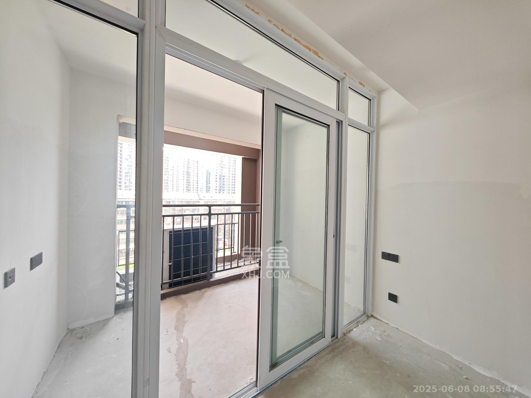 金地都会风華  4室2厅2卫    200.0万卧室