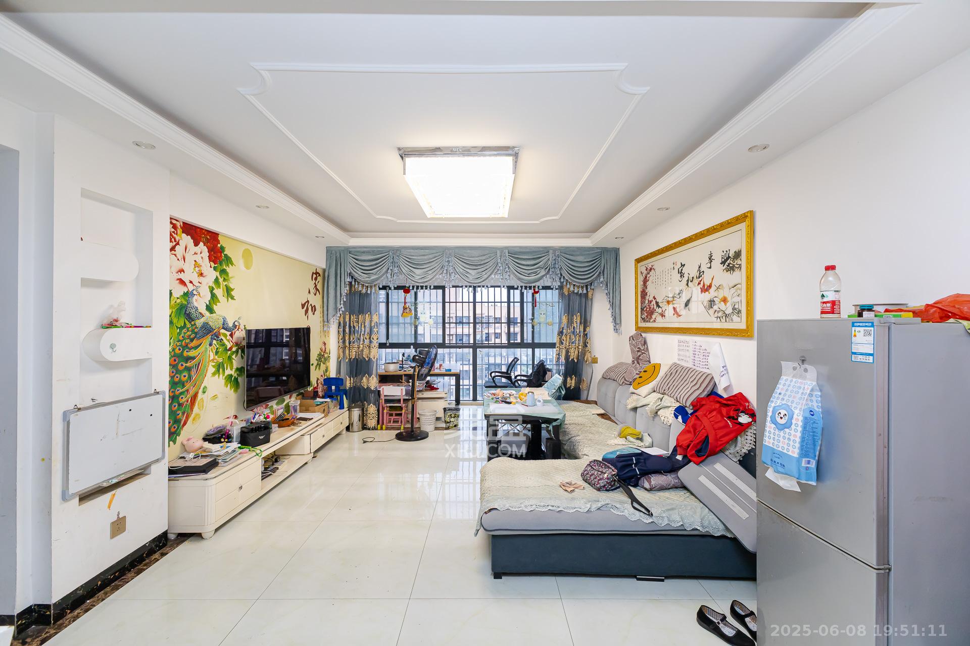 勤诚达新界 4室2厅2卫 128.0万 勤诚达新界 4室2厅2卫 128.0万客厅