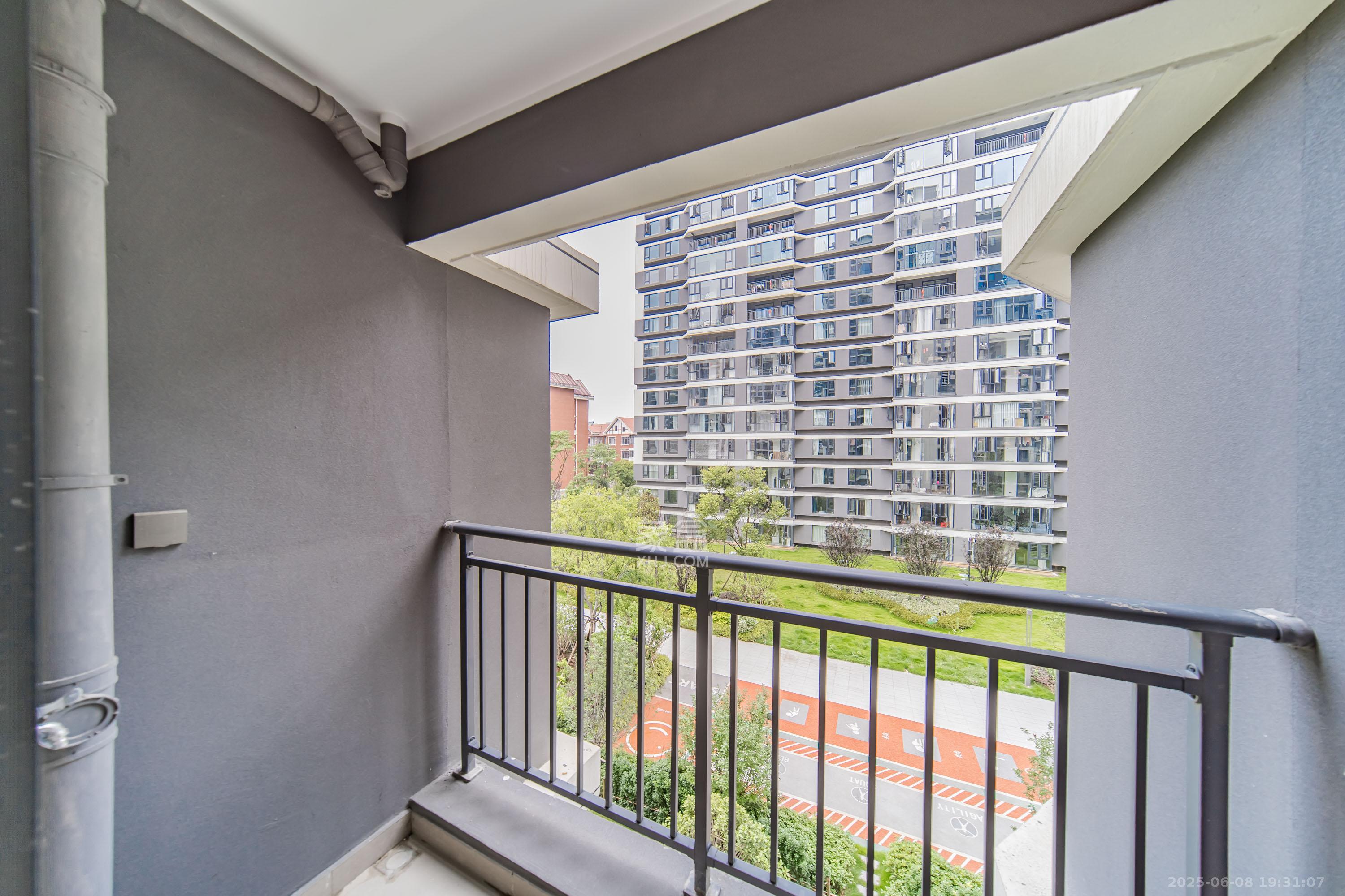 旭辉铂宸府 4室2厅2卫 155.0万 旭辉铂宸府 4室2厅2卫 155.0万阳台