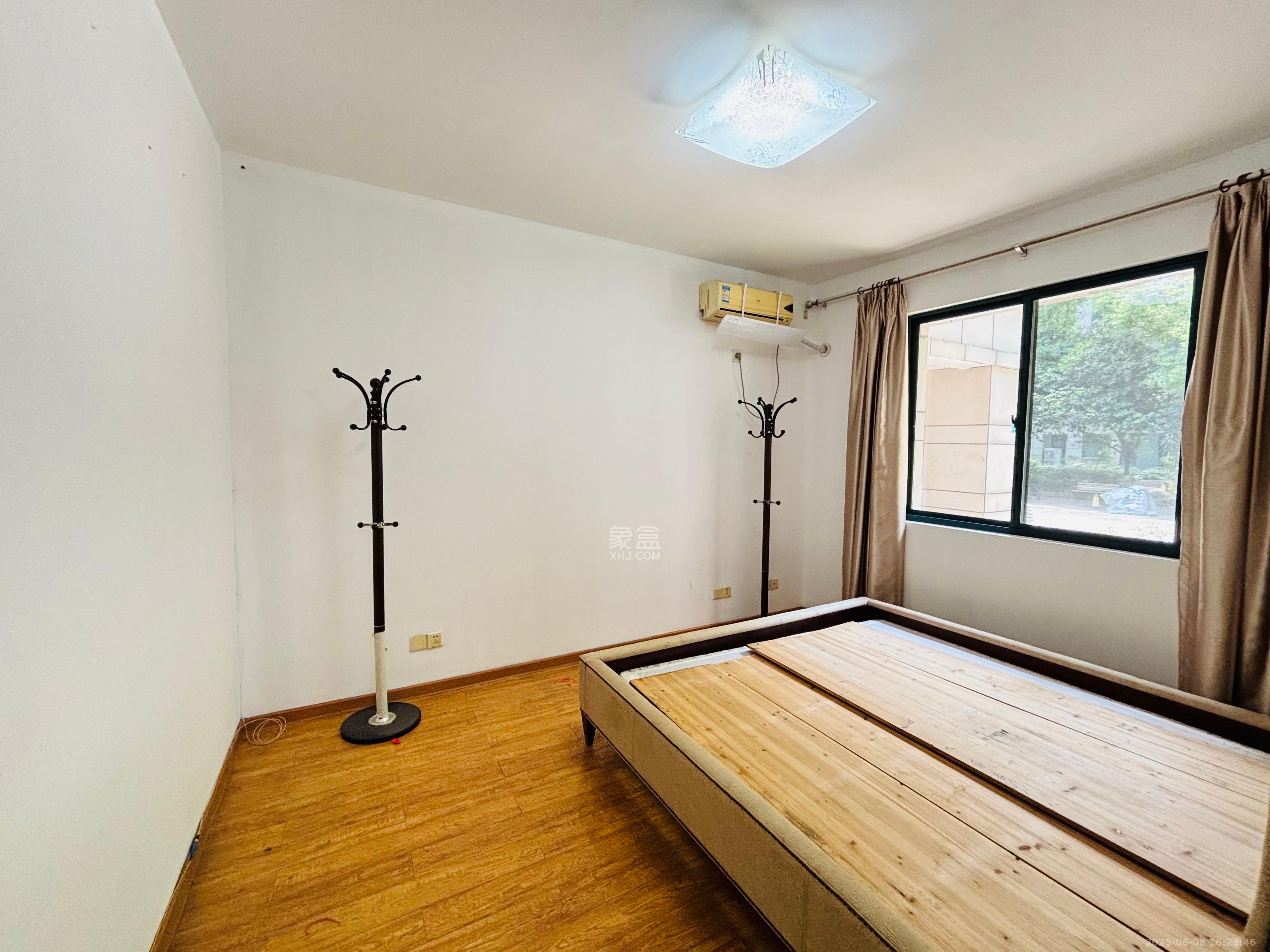 星城世家 3室2厅2卫 2300.0元/月 星城世家 3室2厅2卫 2300.0元/月室内图