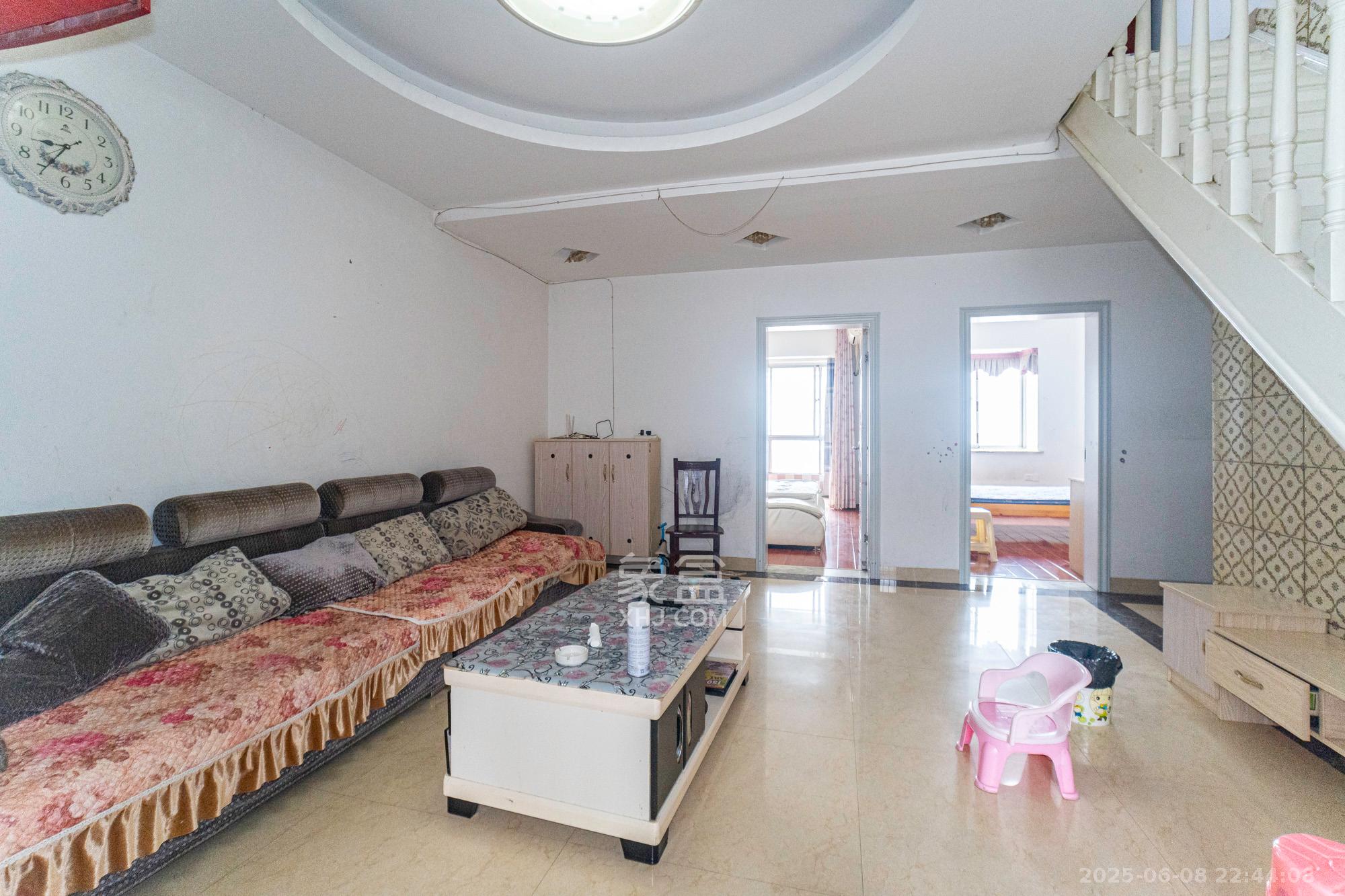 湘绣城 3室2厅1卫 35.0万 湘绣城 3室2厅1卫 35.0万客厅