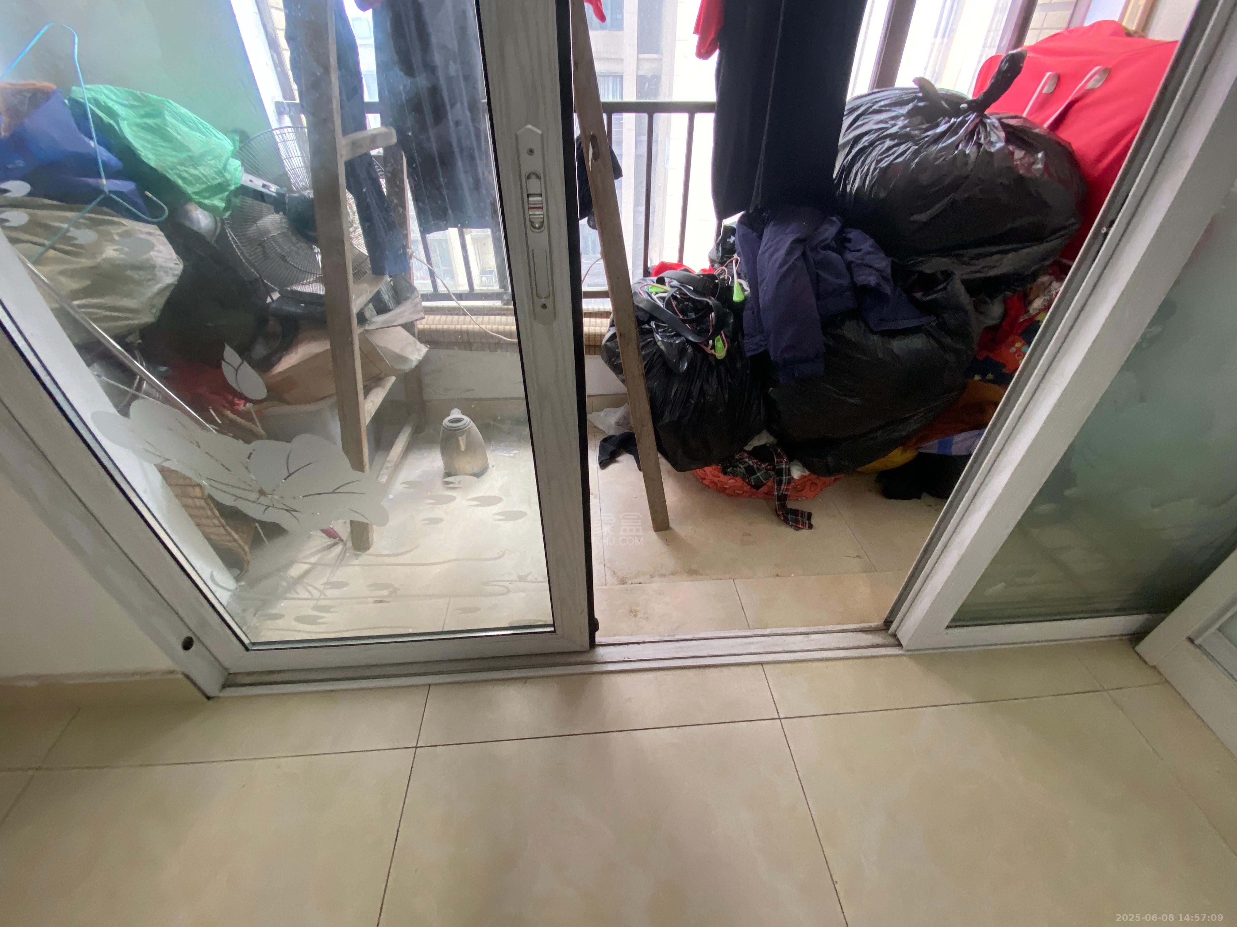 中泰财富湘江 1室1厅1卫 1100.0元/月 中泰财富湘江 1室1厅1卫 1100.0元/月室内图