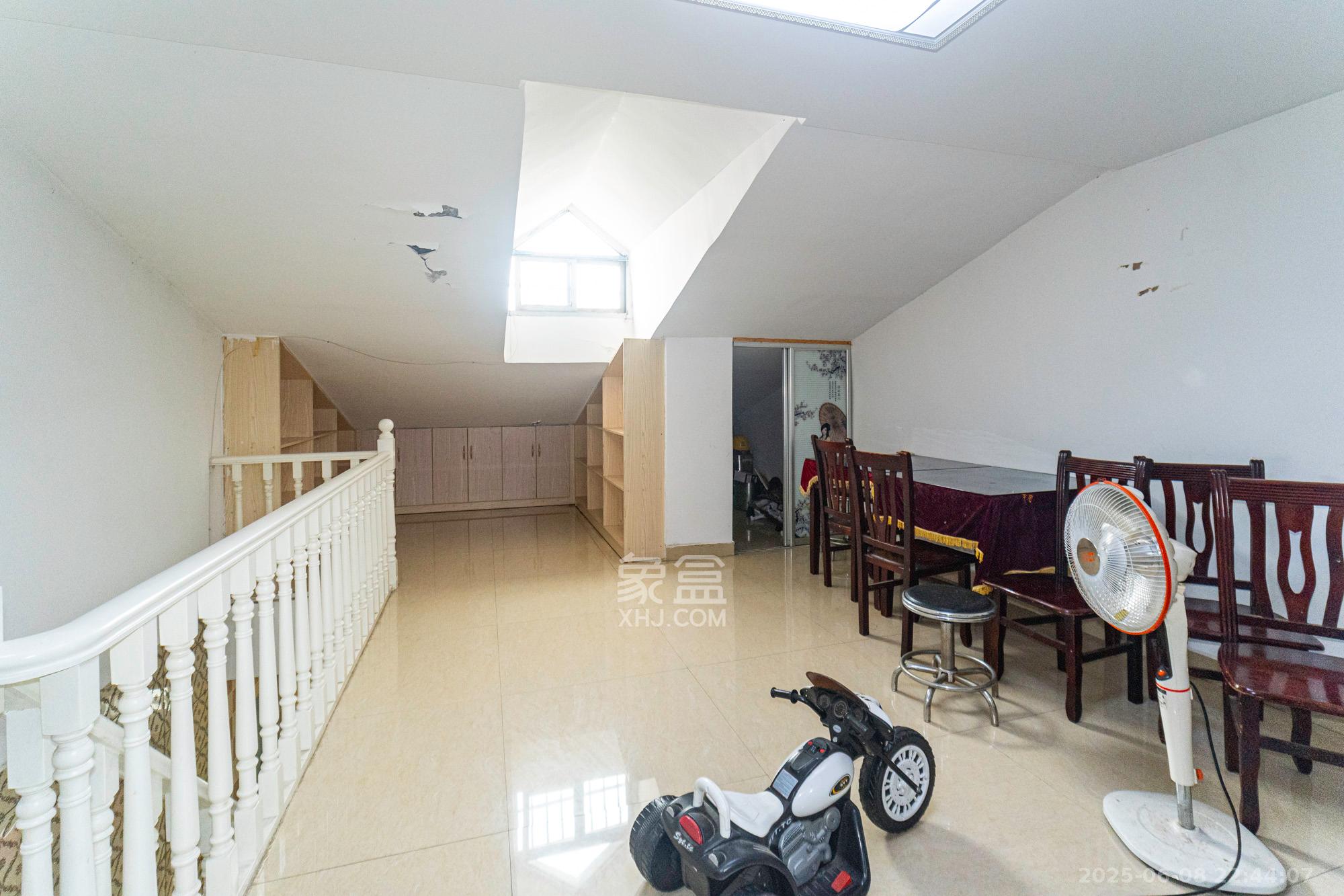 湘绣城 3室2厅1卫 35.0万 湘绣城 3室2厅1卫 35.0万客厅