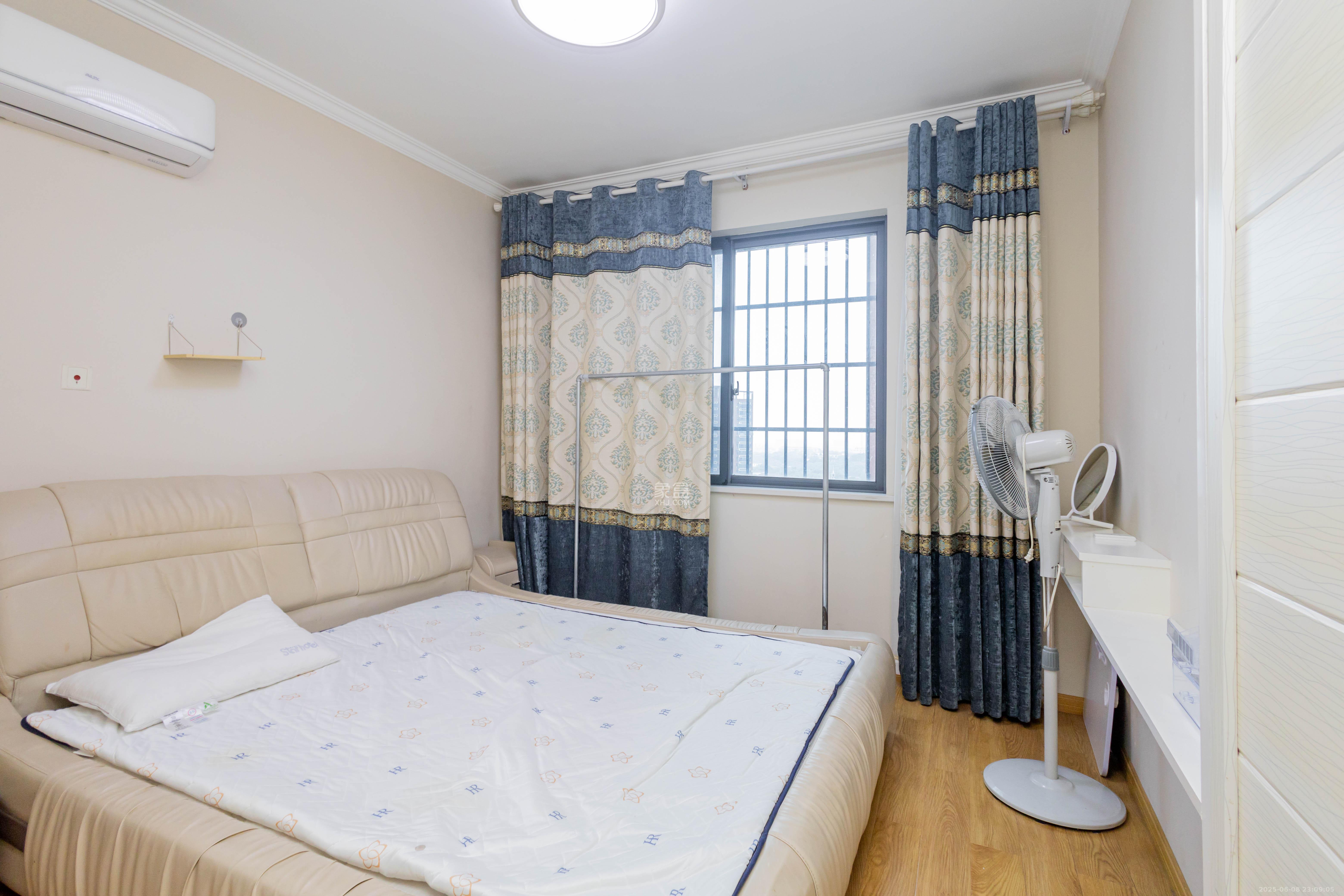 辉宏橄榄城  3室2厅1卫    65.0万卧室