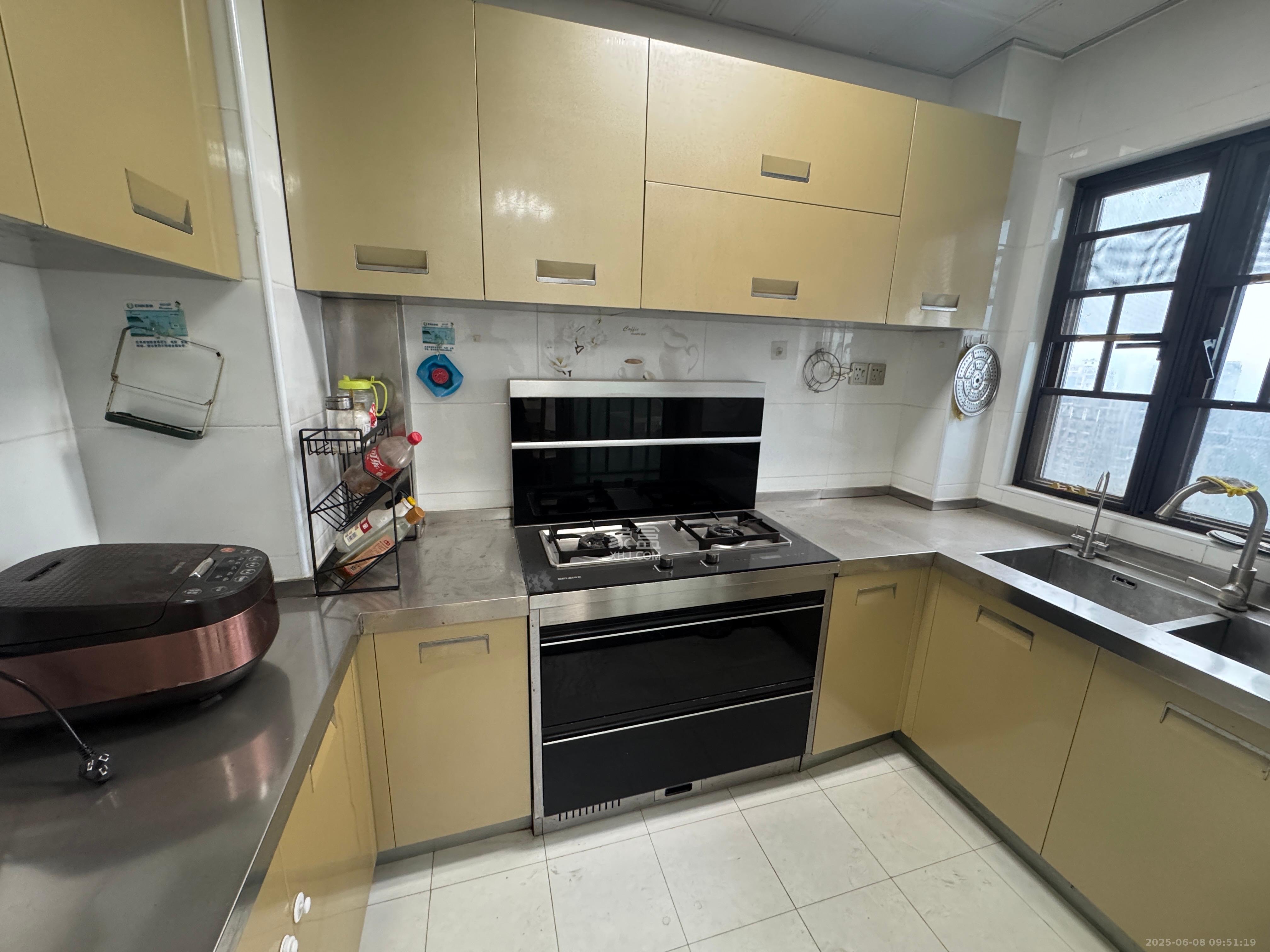 山语城三期  3室2厅2卫    2300.0元/月 山语城三期  3室2厅2卫    2300.0元/月室内图