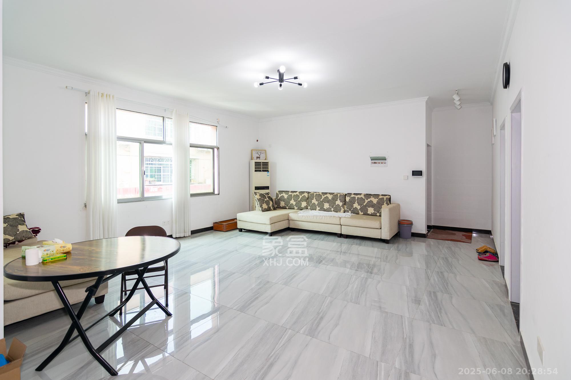 红旺大市场  3室2厅2卫    46.0万 红旺大市场  3室2厅2卫    46.0万客厅