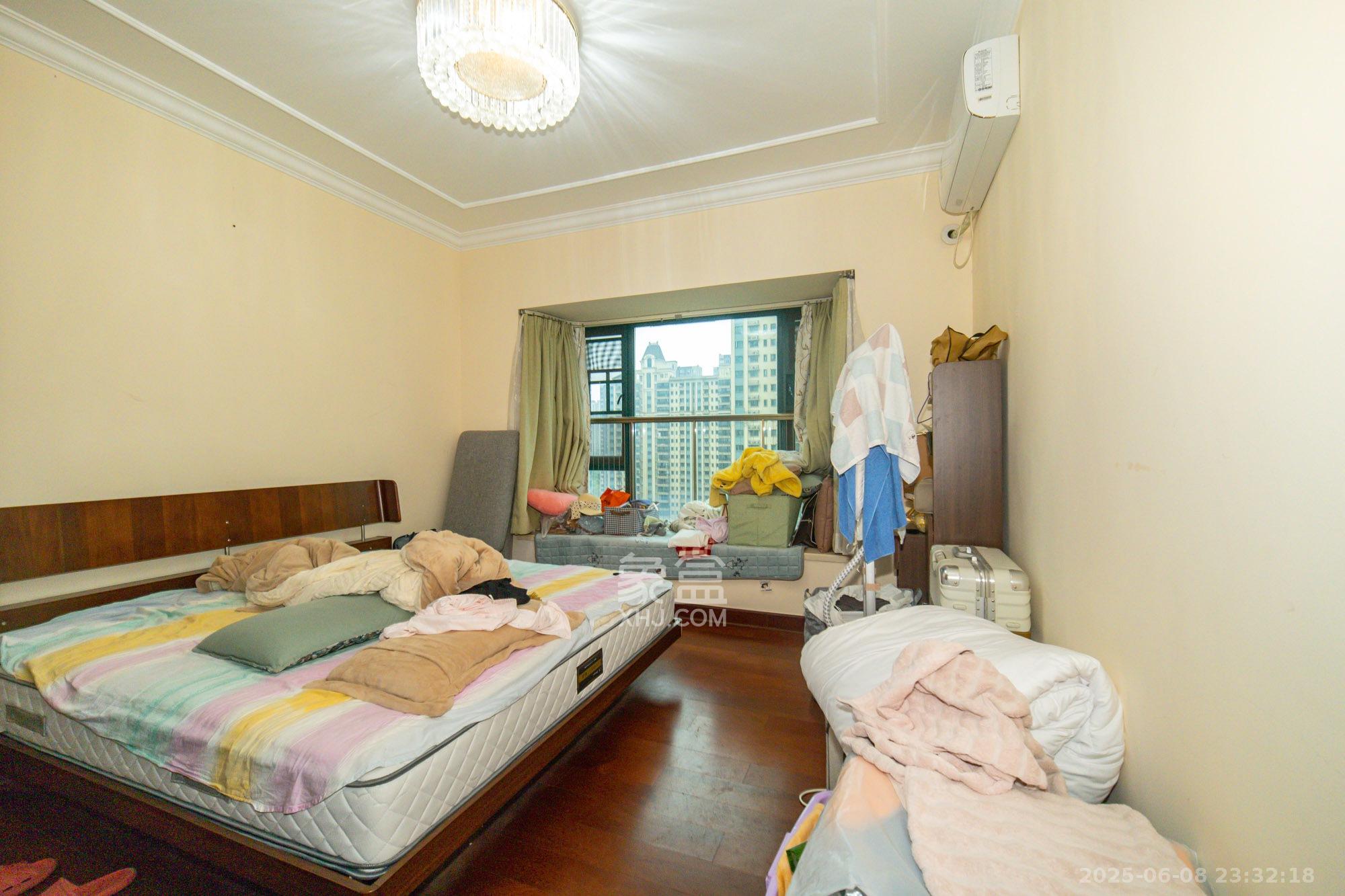 恒大翡翠华庭  3室1厅2卫    108.0万 恒大翡翠华庭  3室1厅2卫    108.0万卧室