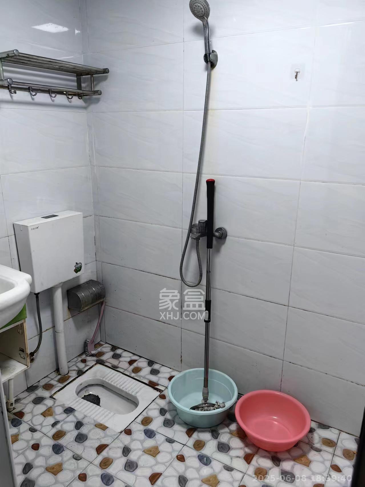 天元涉外景园C区  4室1厅3卫   2800.00元/月室内图