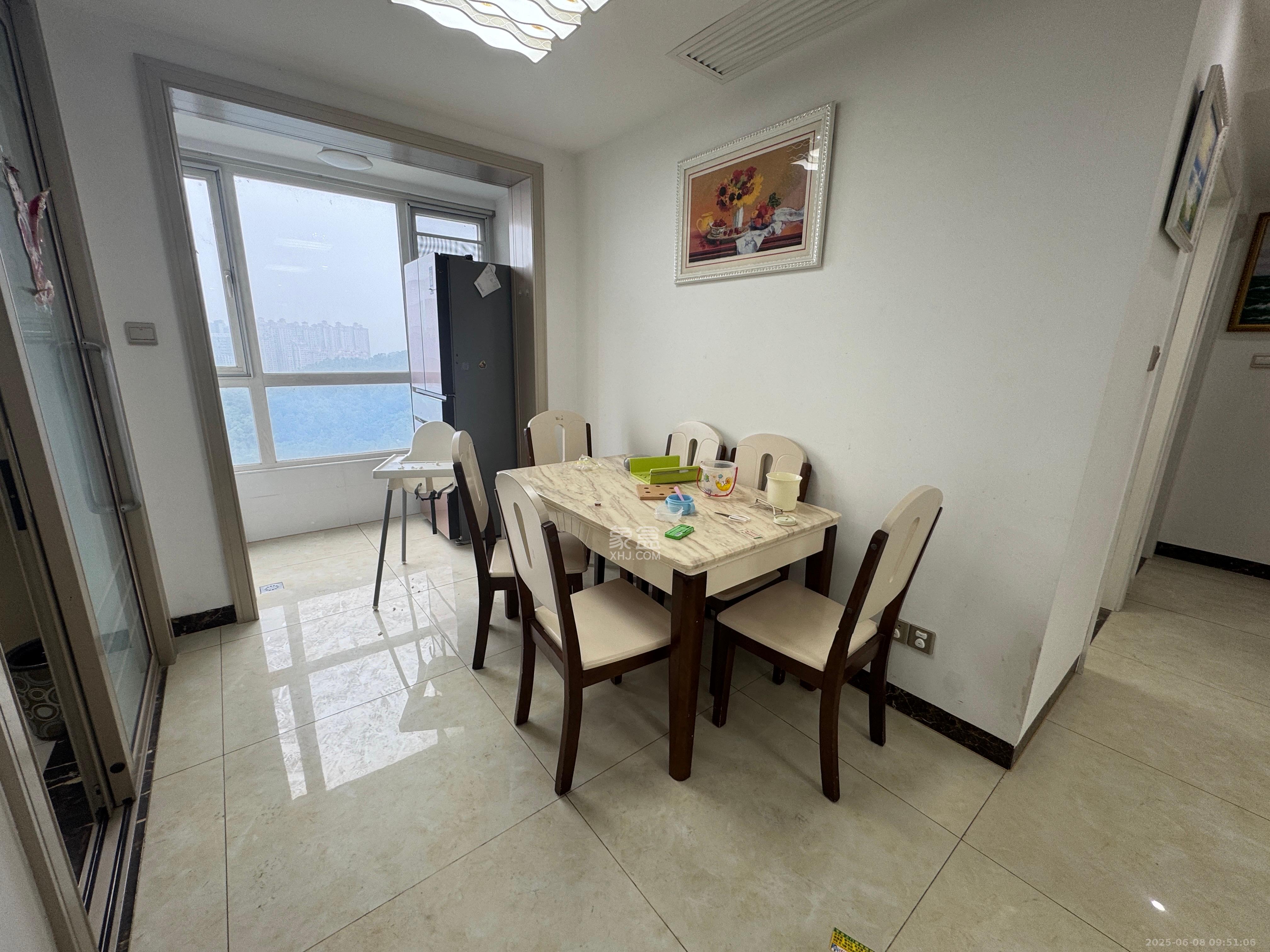 山语城三期  3室2厅2卫    2300.0元/月 山语城三期  3室2厅2卫    2300.0元/月室内图