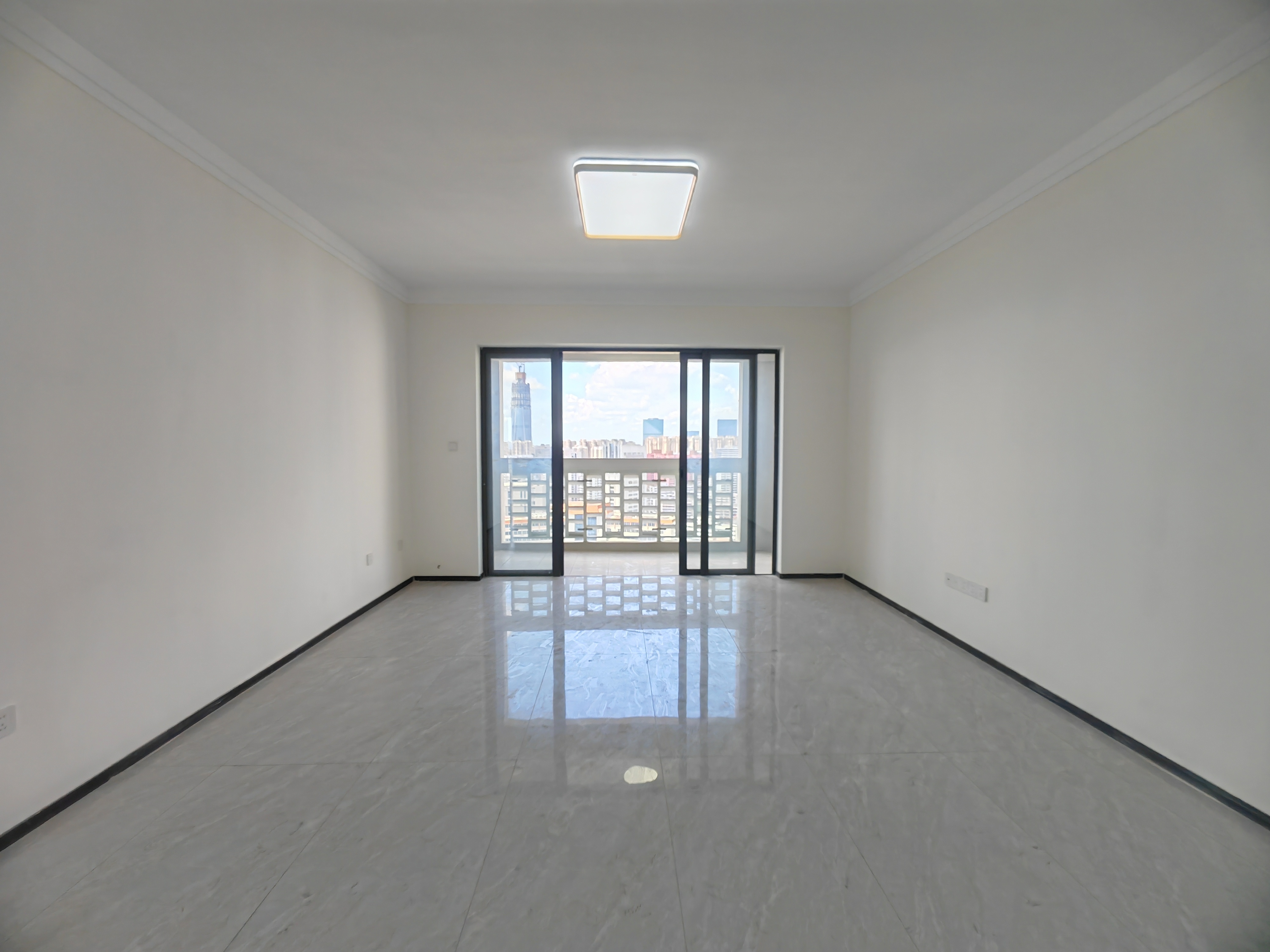 海府大院(海府路41号) 4室2厅2卫 5500.0元/月 海府大院(海府路41号) 4室2厅2卫 5500.0元/月室内图