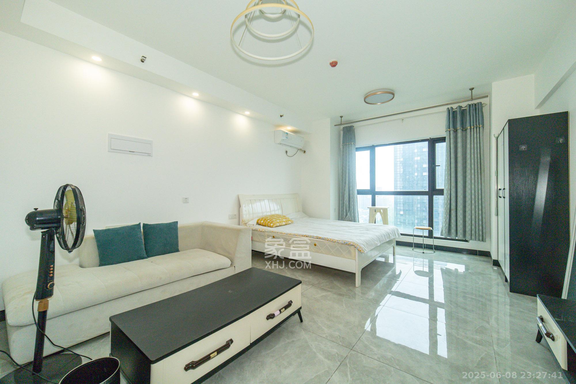 金科时代中心 1室1厅1卫 23.0万 金科时代中心 1室1厅1卫 23.0万客厅