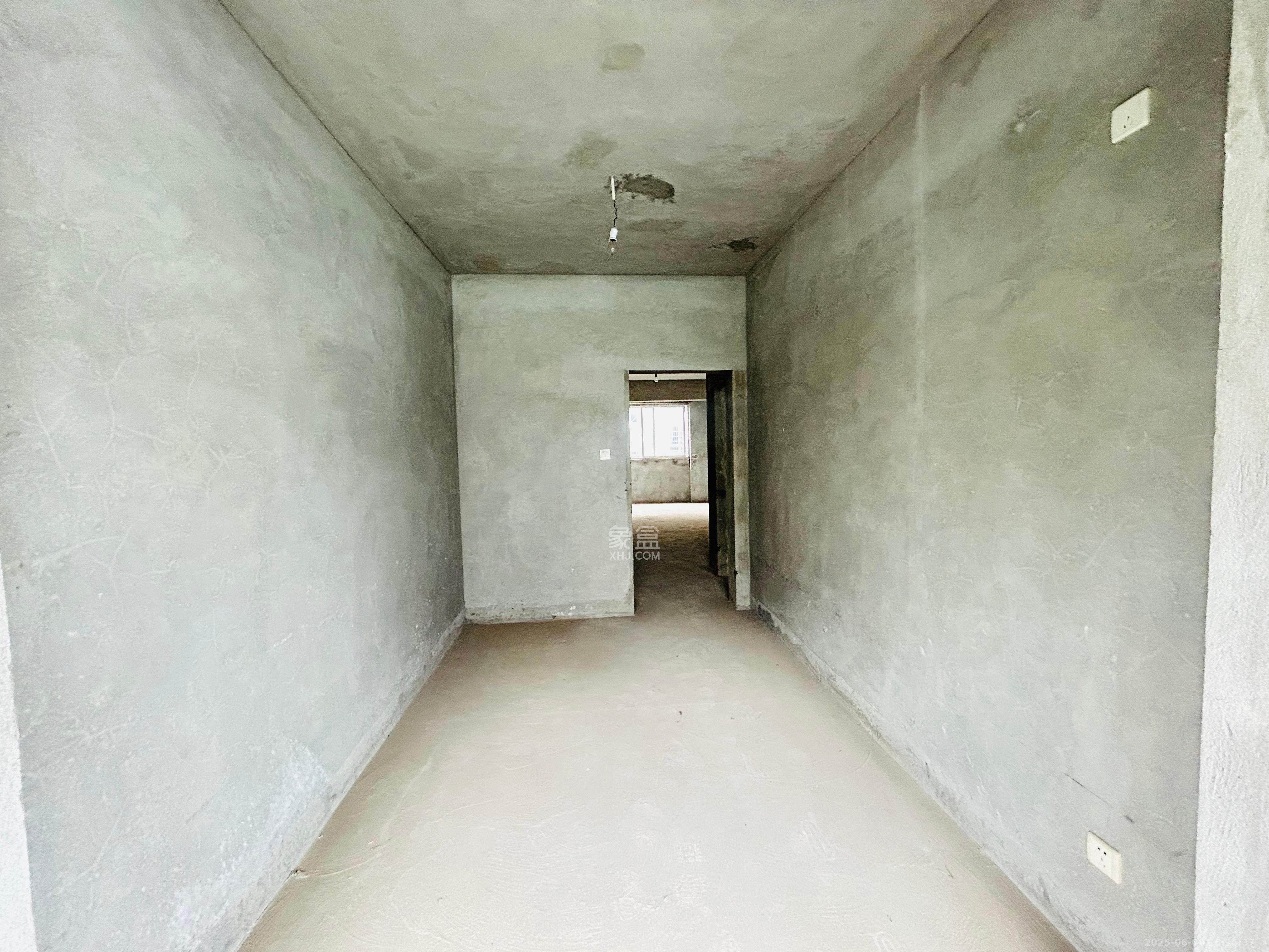 春满江南 3室2厅2卫 38.0万 春满江南 3室2厅2卫 38.0万客厅