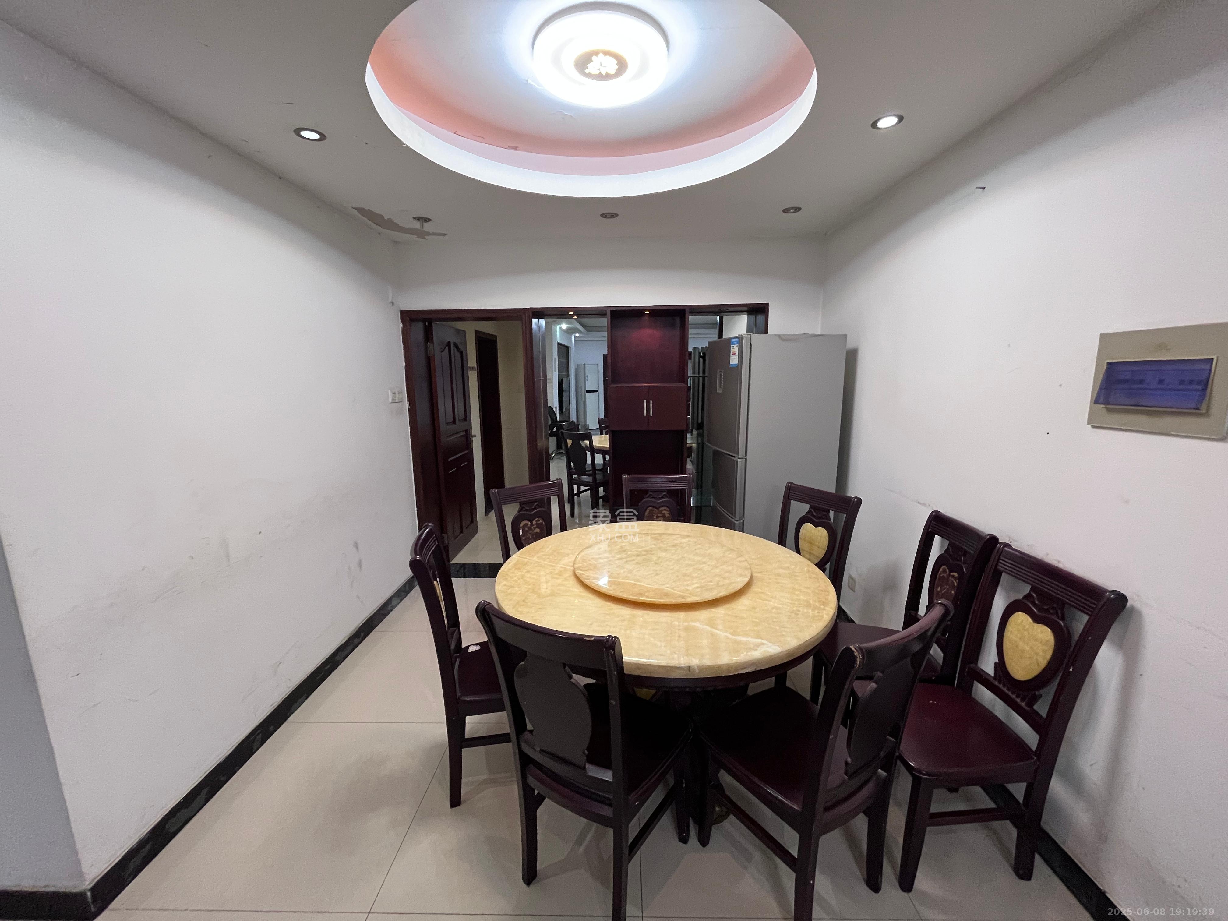 莲湖汽配城 4室2厅2卫 1900.0元/月 莲湖汽配城 4室2厅2卫 1900.0元/月室内图