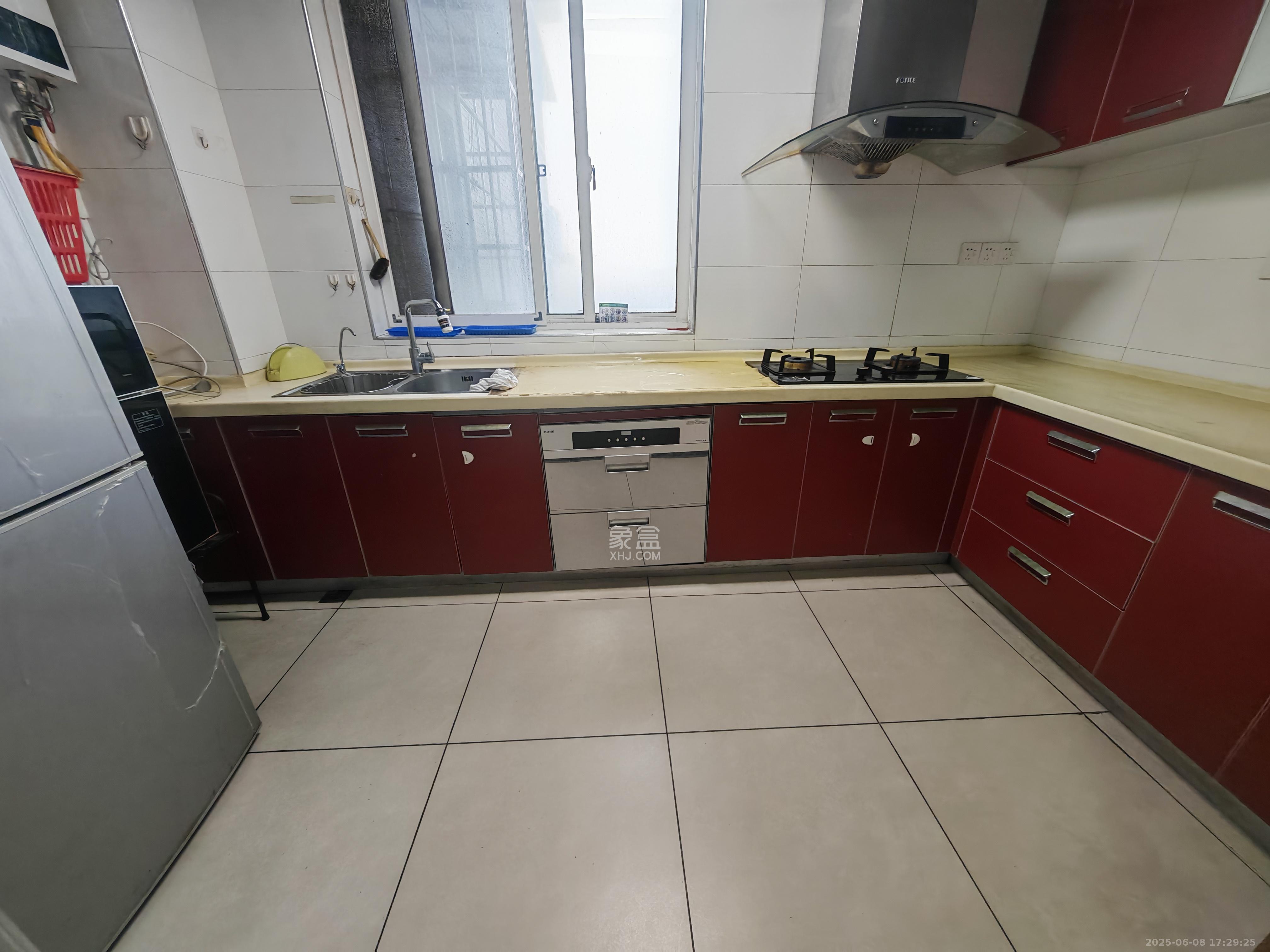 中建桂苑 3室2厅2卫 2100.0元/月 中建桂苑 3室2厅2卫 2100.0元/月室内图