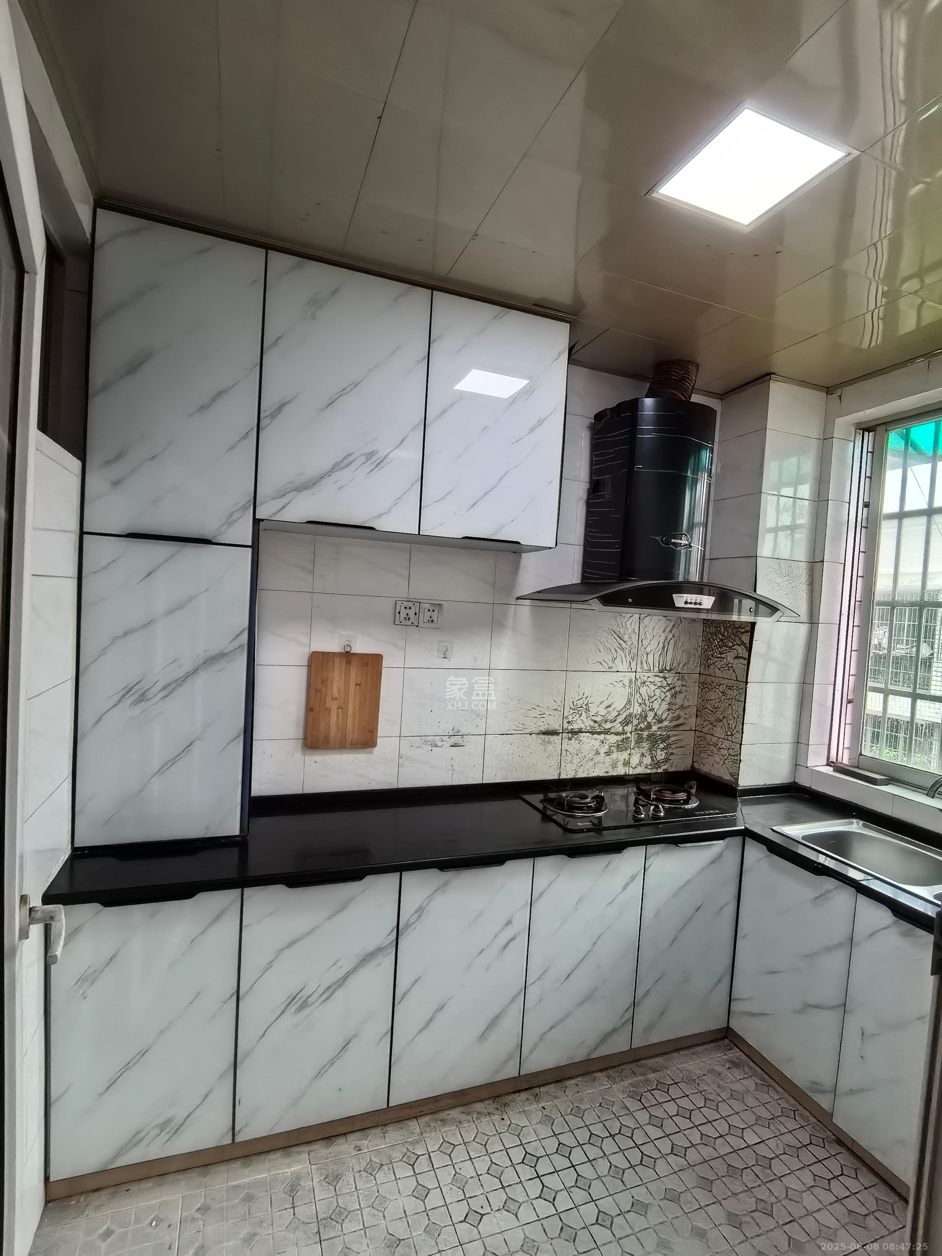 中南汽车世界  2室1厅1卫    1200.0元/月室内图