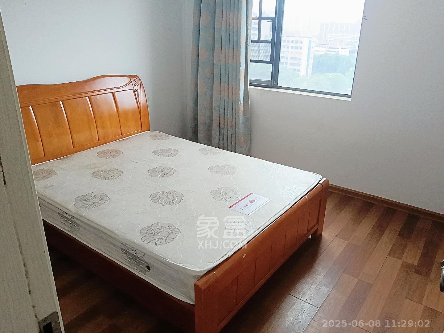 荣盛花语书苑  4室2厅1卫   3900.00元/月室内图