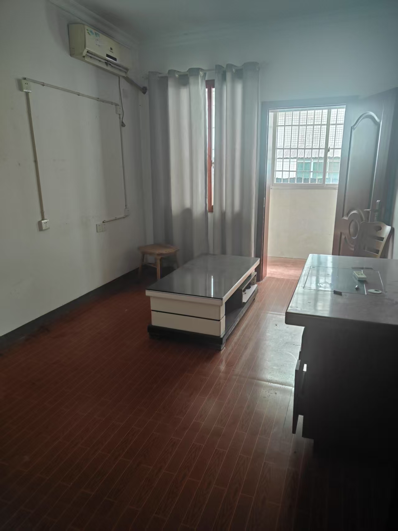 三泰小区  4室2厅1卫   1800.00元/月室内图