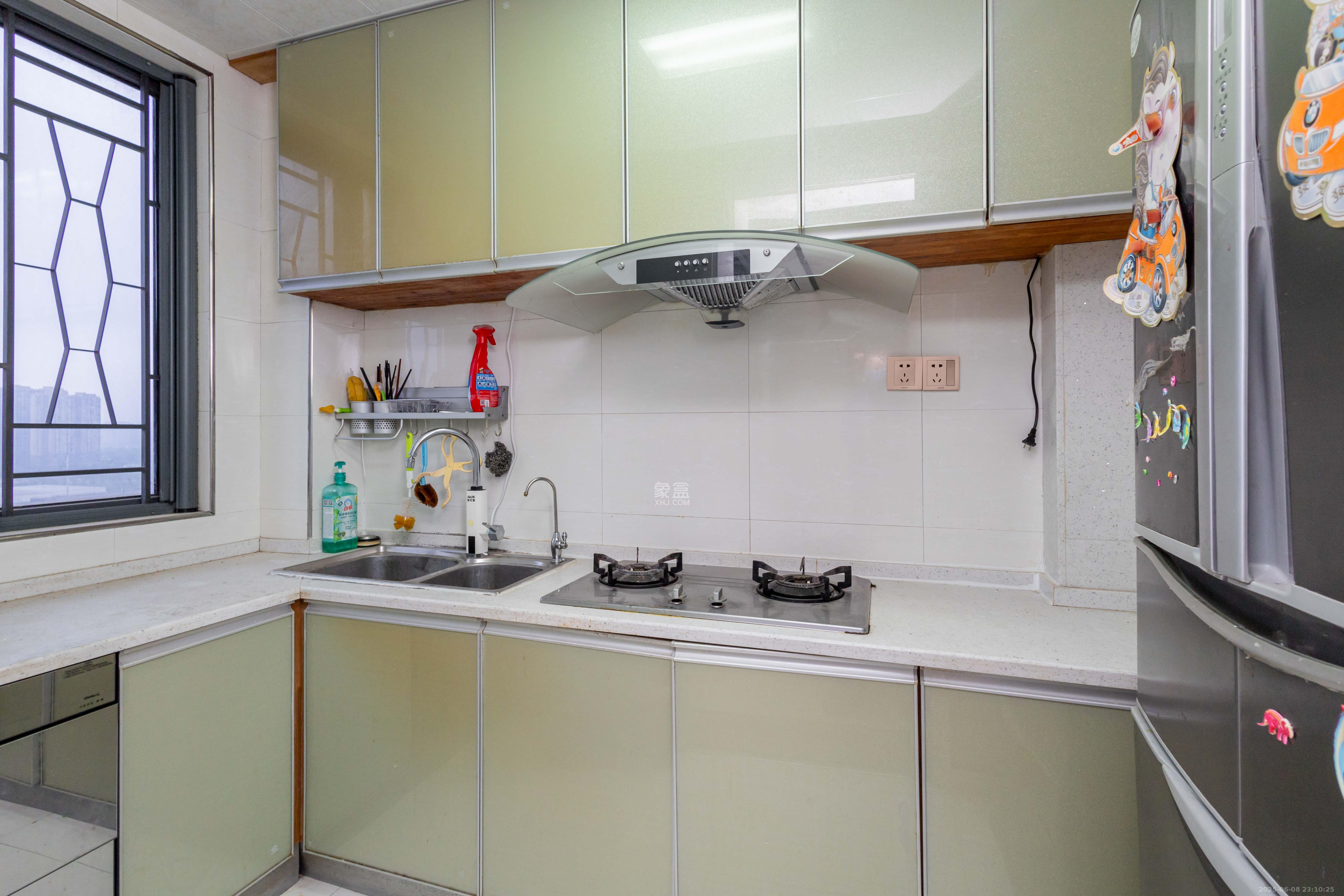 中国铁建国际城一期 3室2厅1卫 43.8万 中国铁建国际城一期 3室2厅1卫 43.8万厨房