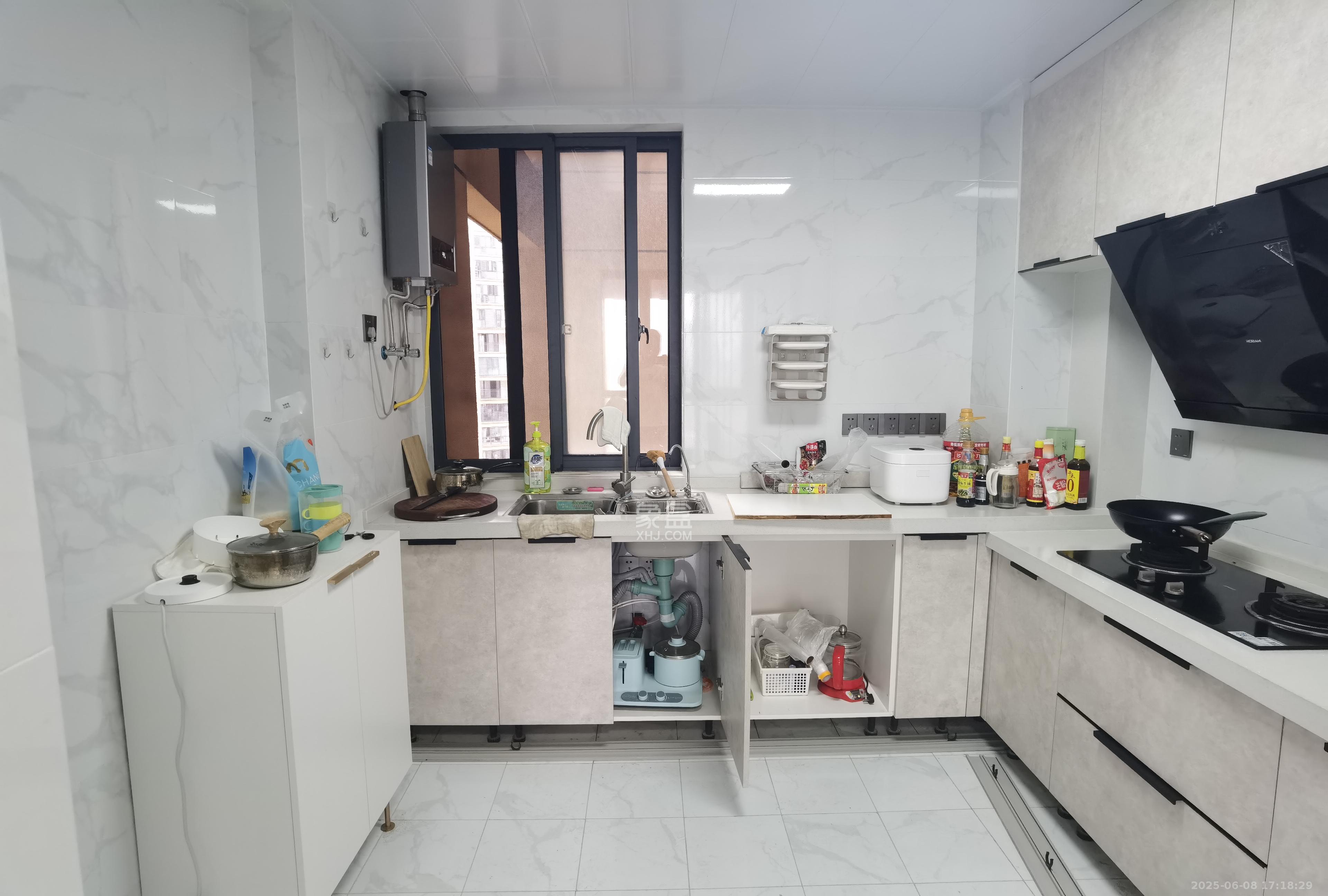 西湖鸿运佳苑 5室2厅2卫 3500.0元/月 西湖鸿运佳苑 5室2厅2卫 3500.0元/月室内图