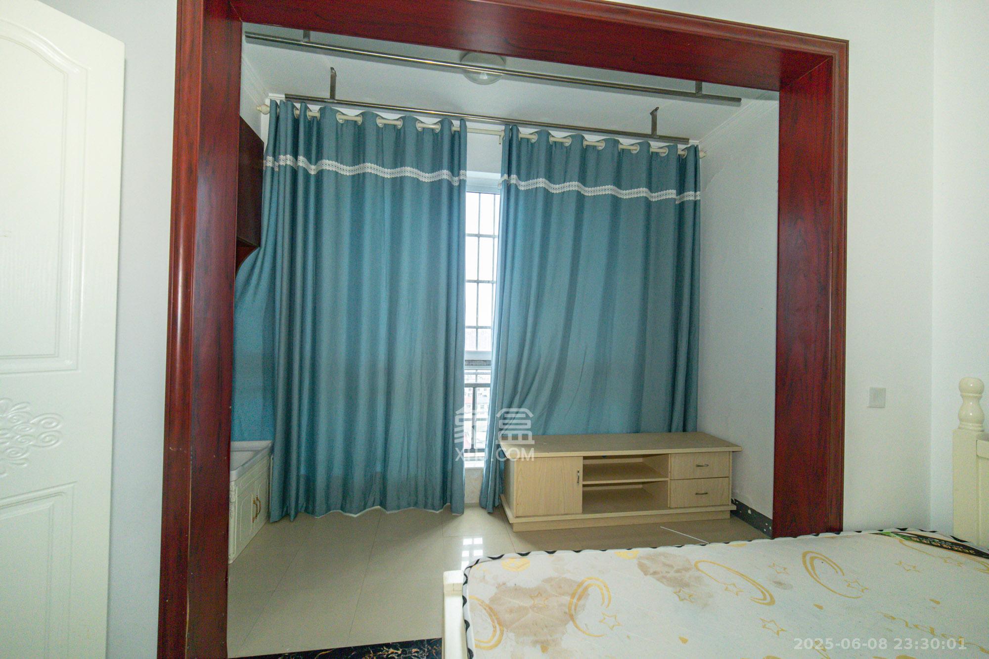 楚天世纪城西苑  3室2厅1卫    52.0万 楚天世纪城西苑  3室2厅1卫    52.0万阳台