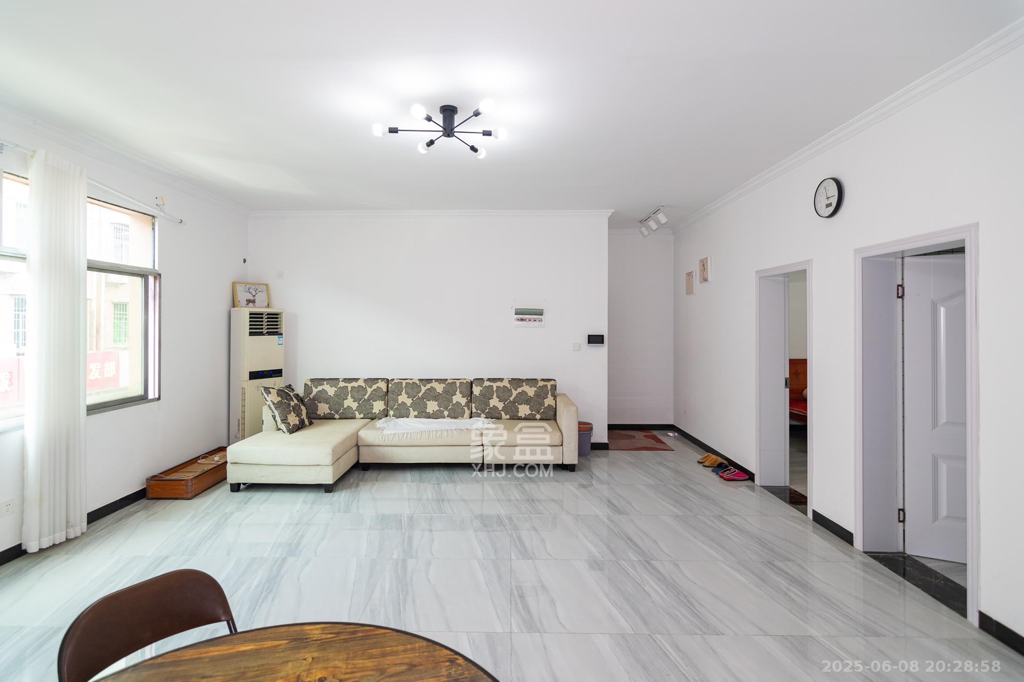 红旺大市场  3室2厅2卫    46.0万 红旺大市场  3室2厅2卫    46.0万客厅