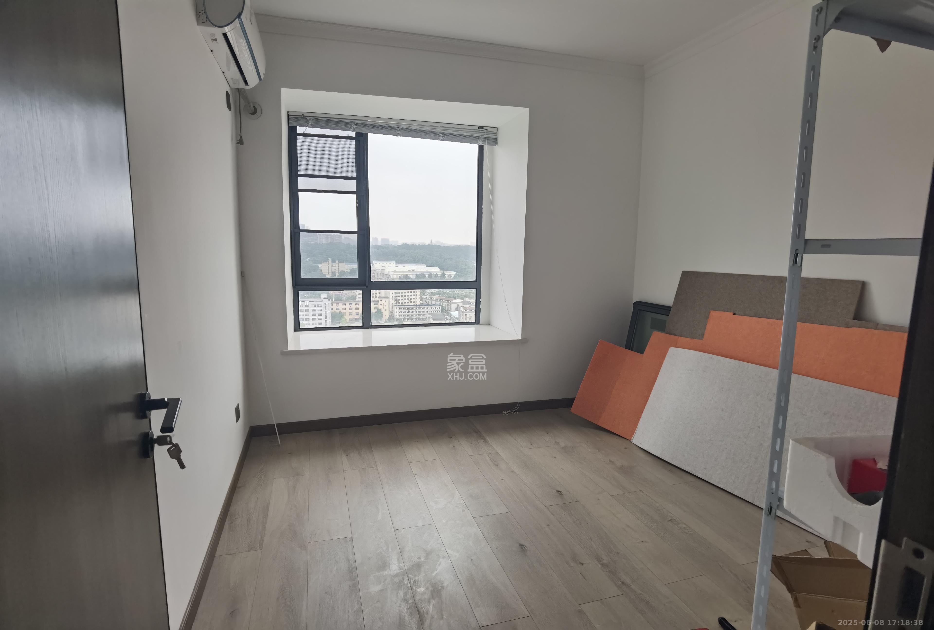 西湖鸿运佳苑 5室2厅2卫 3500.0元/月 西湖鸿运佳苑 5室2厅2卫 3500.0元/月室内图