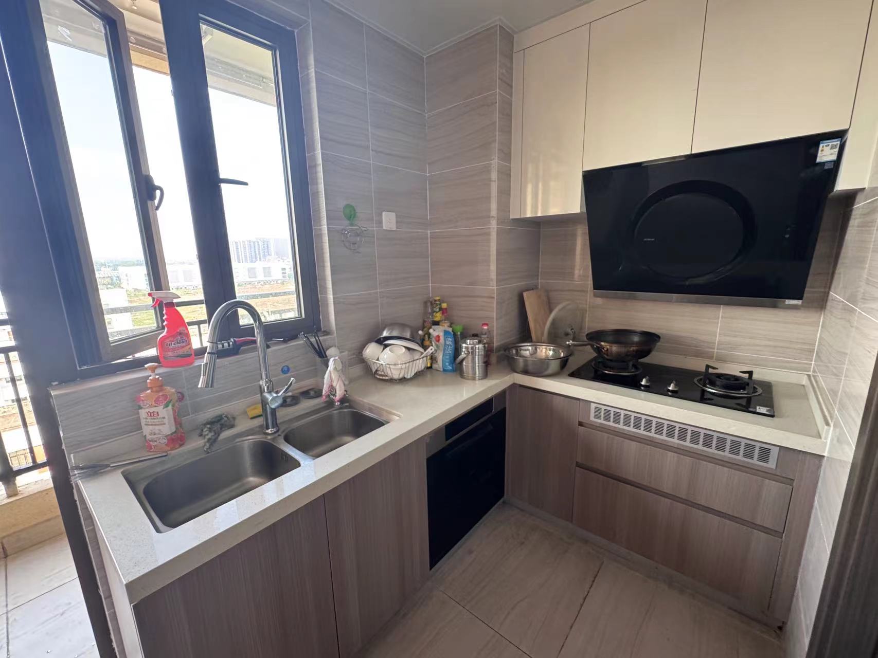 华耀碧桂园十里江湾誉峯 3室2厅2卫 2200.0元/月 华耀碧桂园十里江湾誉峯 3室2厅2卫 2200.0元/月室内图