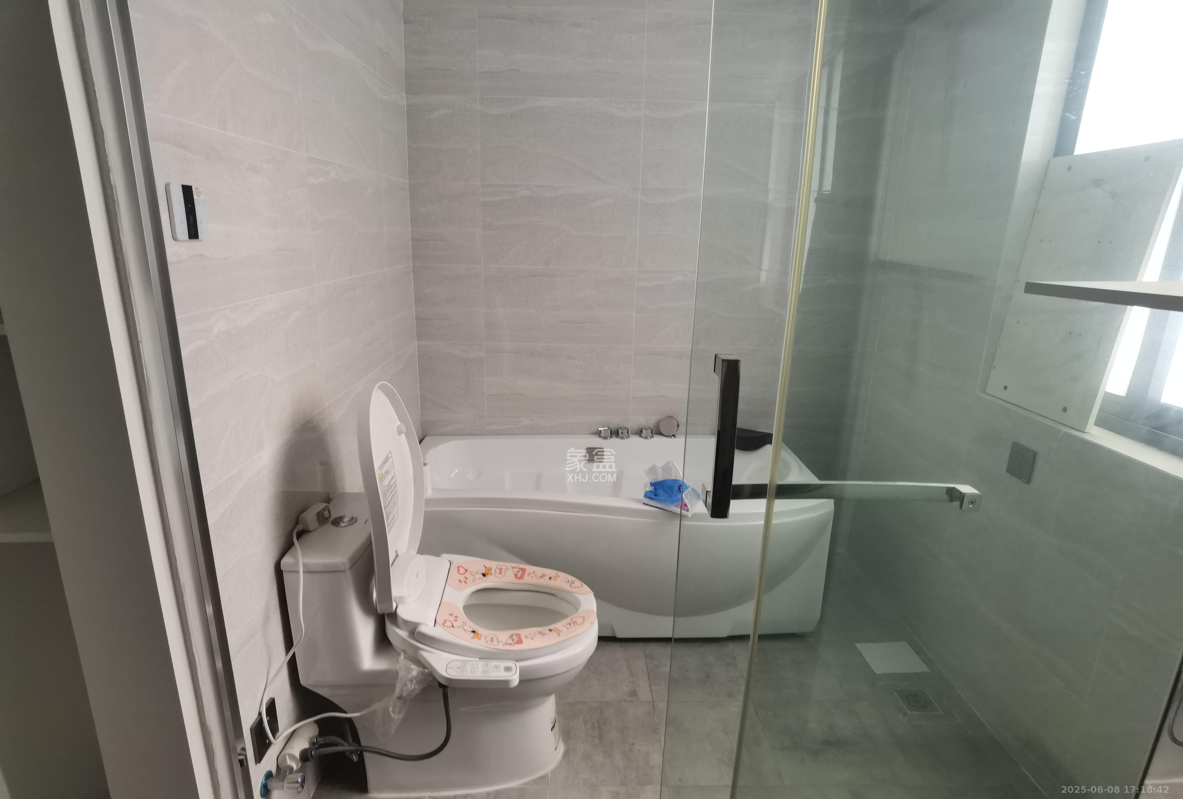 西湖鸿运佳苑 5室2厅2卫 3500.0元/月 西湖鸿运佳苑 5室2厅2卫 3500.0元/月室内图