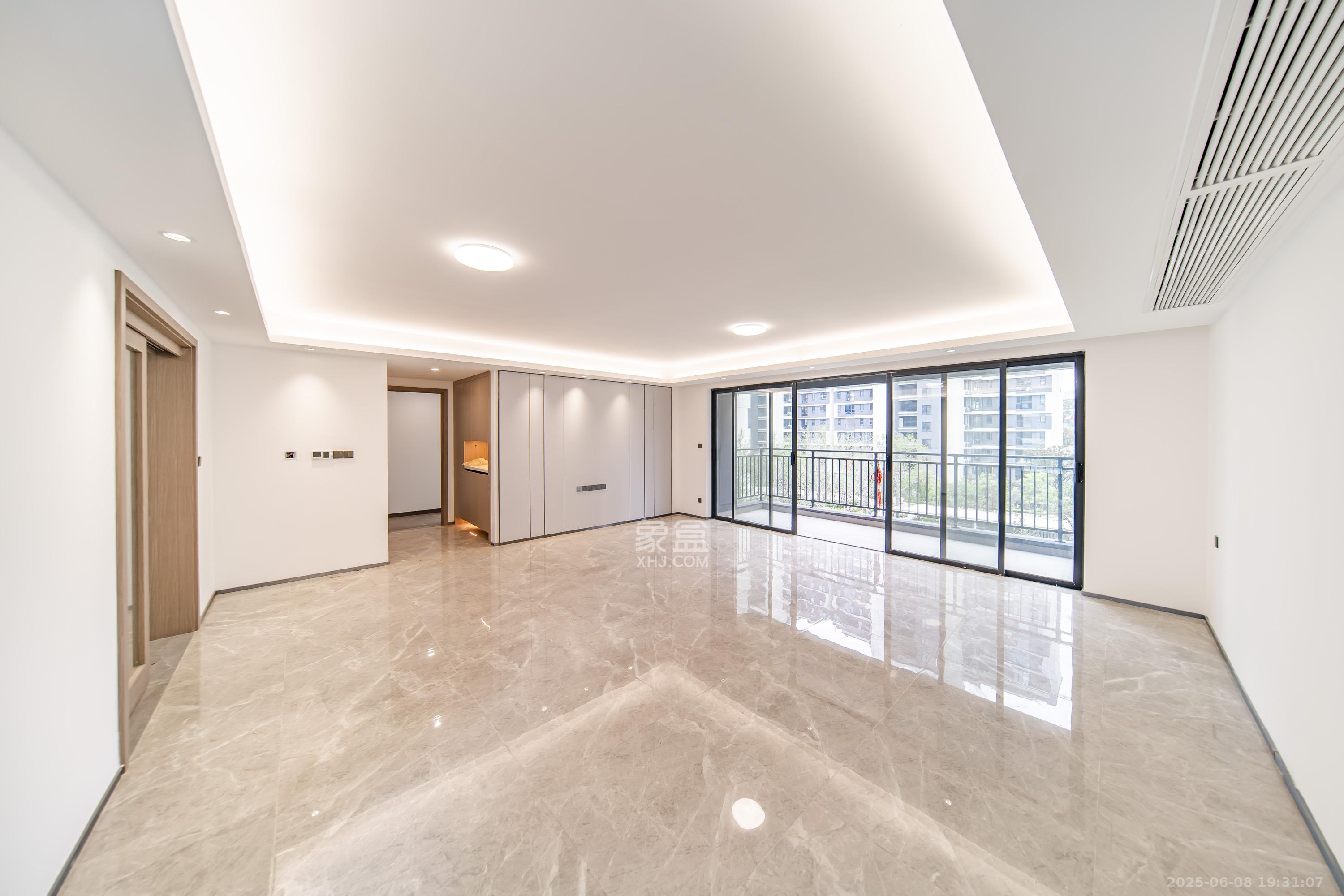 旭辉铂宸府 4室2厅2卫 155.0万 旭辉铂宸府 4室2厅2卫 155.0万客厅