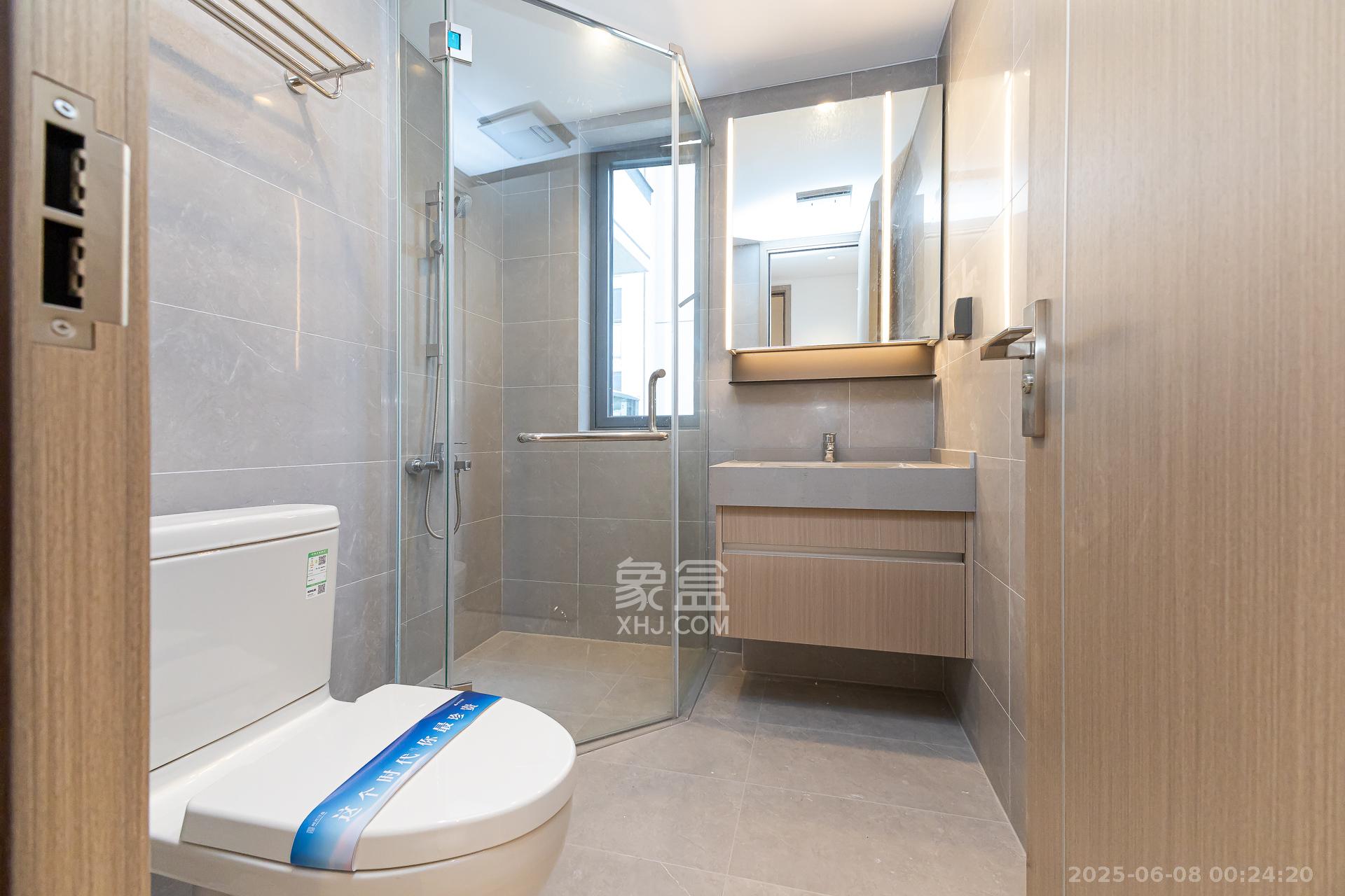 时代倾城汀蓝(时代倾城六期) 3室2厅3卫 179.0万 时代倾城汀蓝(时代倾城六期) 3室2厅3卫 179.0万卫生间