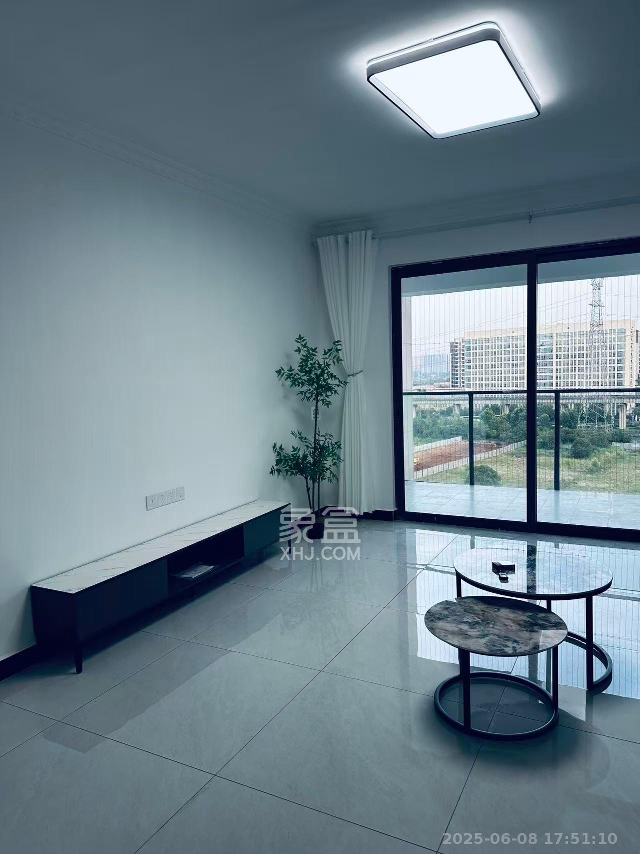 新城明昱东方  4室2厅2卫   3000.00元/月室内图