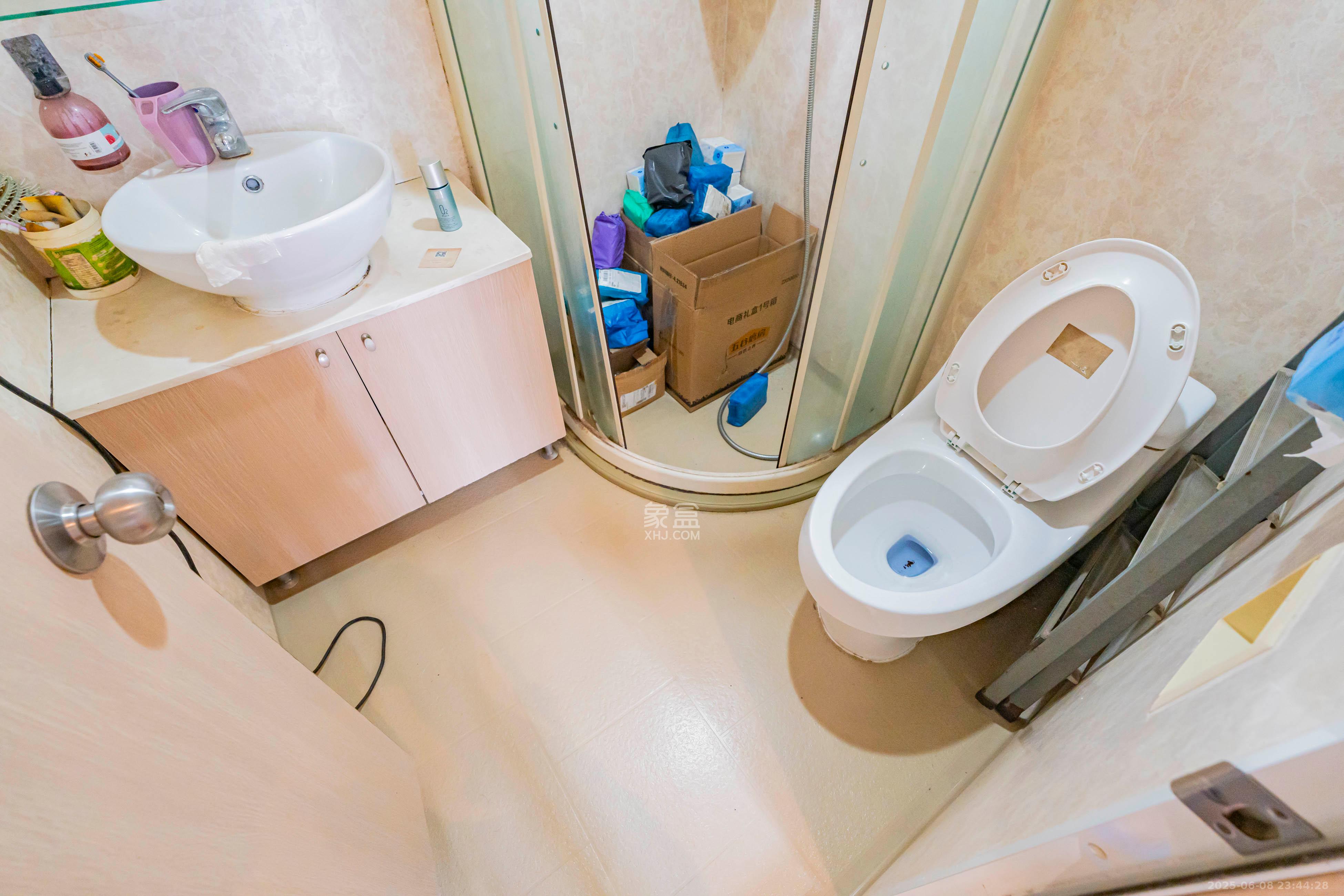 盛世美居荷园  3室1厅2卫   120.00万卫生间