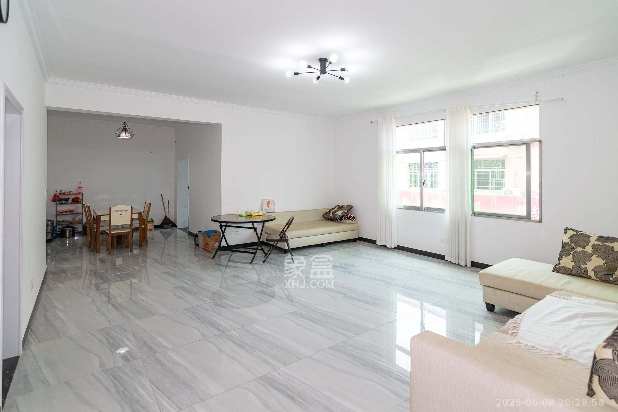 红旺大市场  3室2厅2卫    46.0万 红旺大市场  3室2厅2卫    46.0万客厅