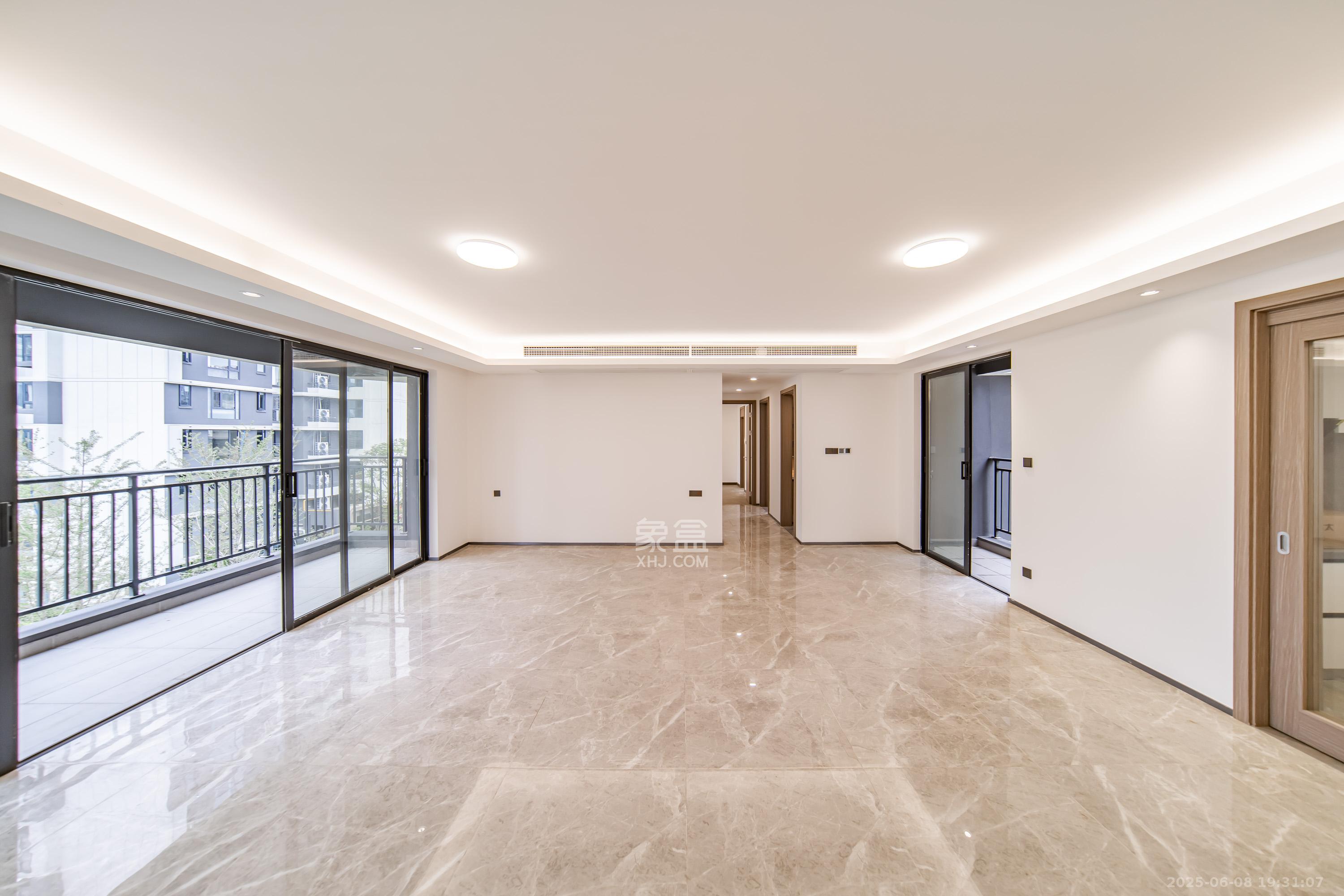 旭辉铂宸府 4室2厅2卫 155.0万 旭辉铂宸府 4室2厅2卫 155.0万客厅