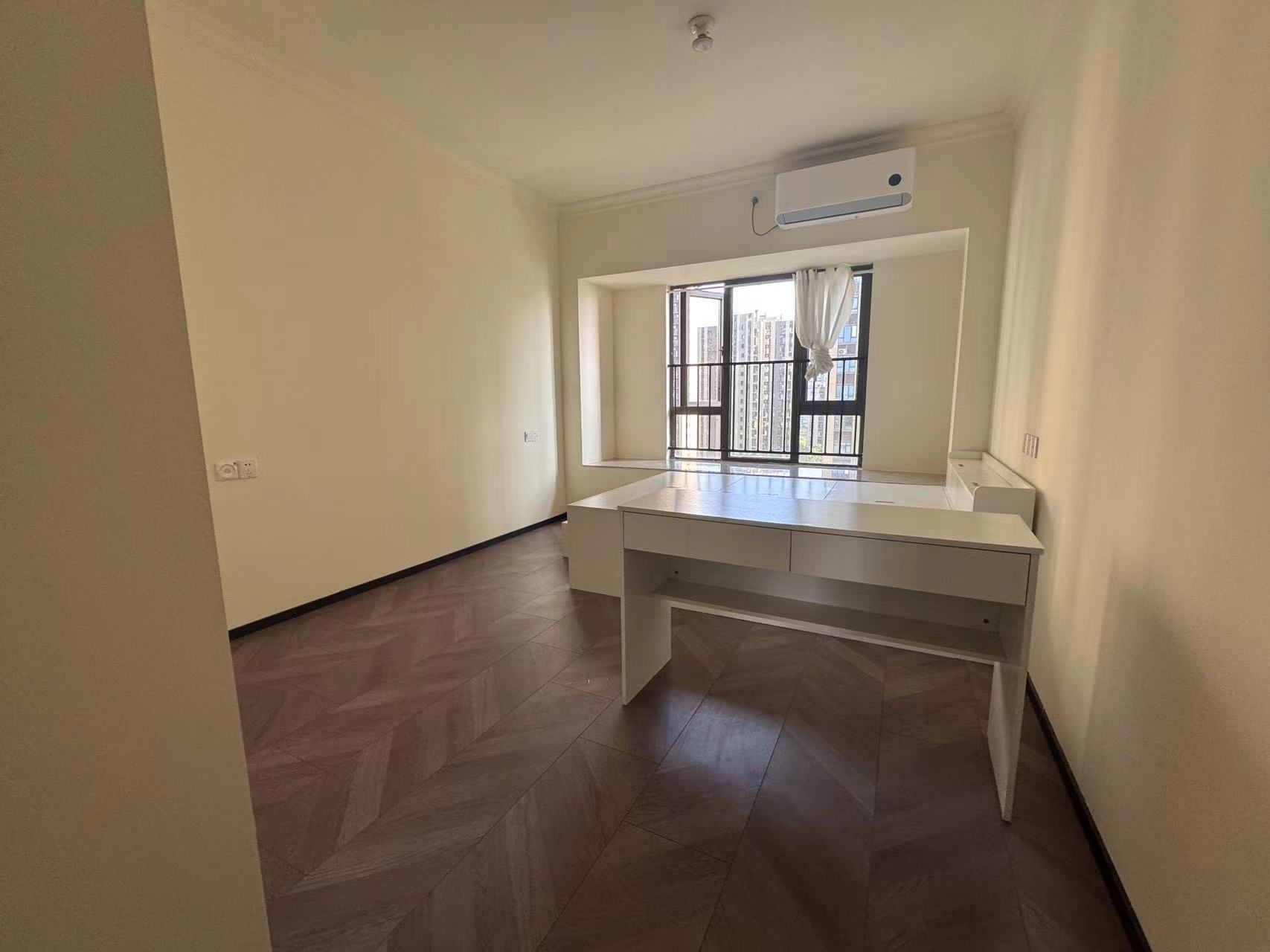 华耀碧桂园十里江湾誉峯 3室2厅2卫 2200.0元/月 华耀碧桂园十里江湾誉峯 3室2厅2卫 2200.0元/月室内图