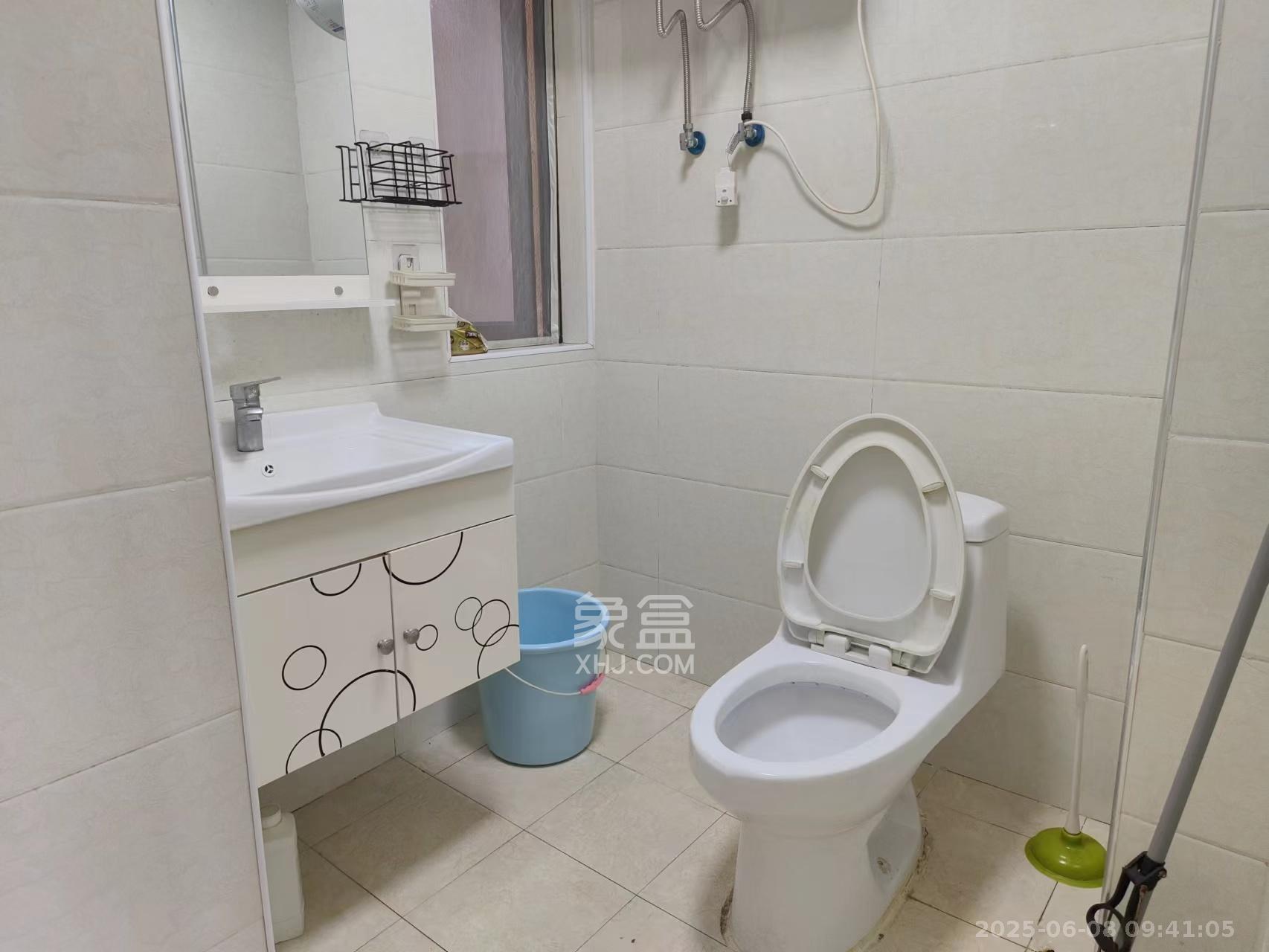 爵世名邸东湖（东湖壹号企业总部基地）  4室2厅2卫    2500.0元/月室内图