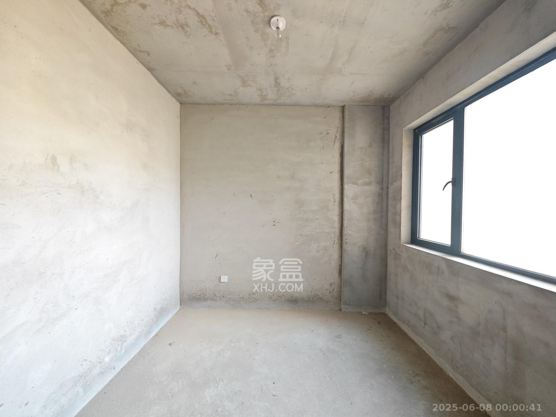 中建嘉和城  3室2厅2卫   85.00万卧室