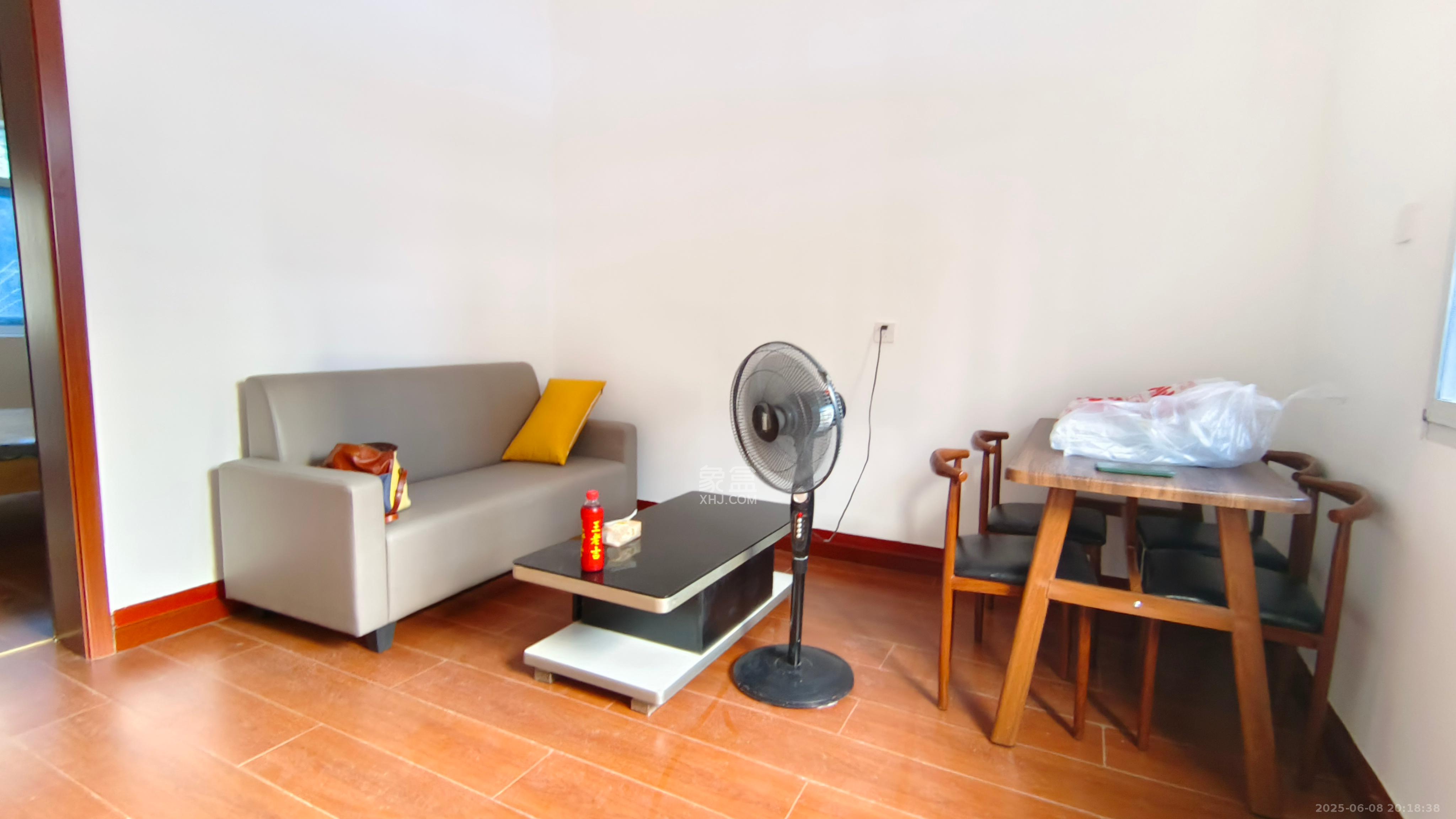 化油器厂宿舍  2室0厅0卫    1500.0元/月 化油器厂宿舍  2室0厅0卫    1500.0元/月室内图