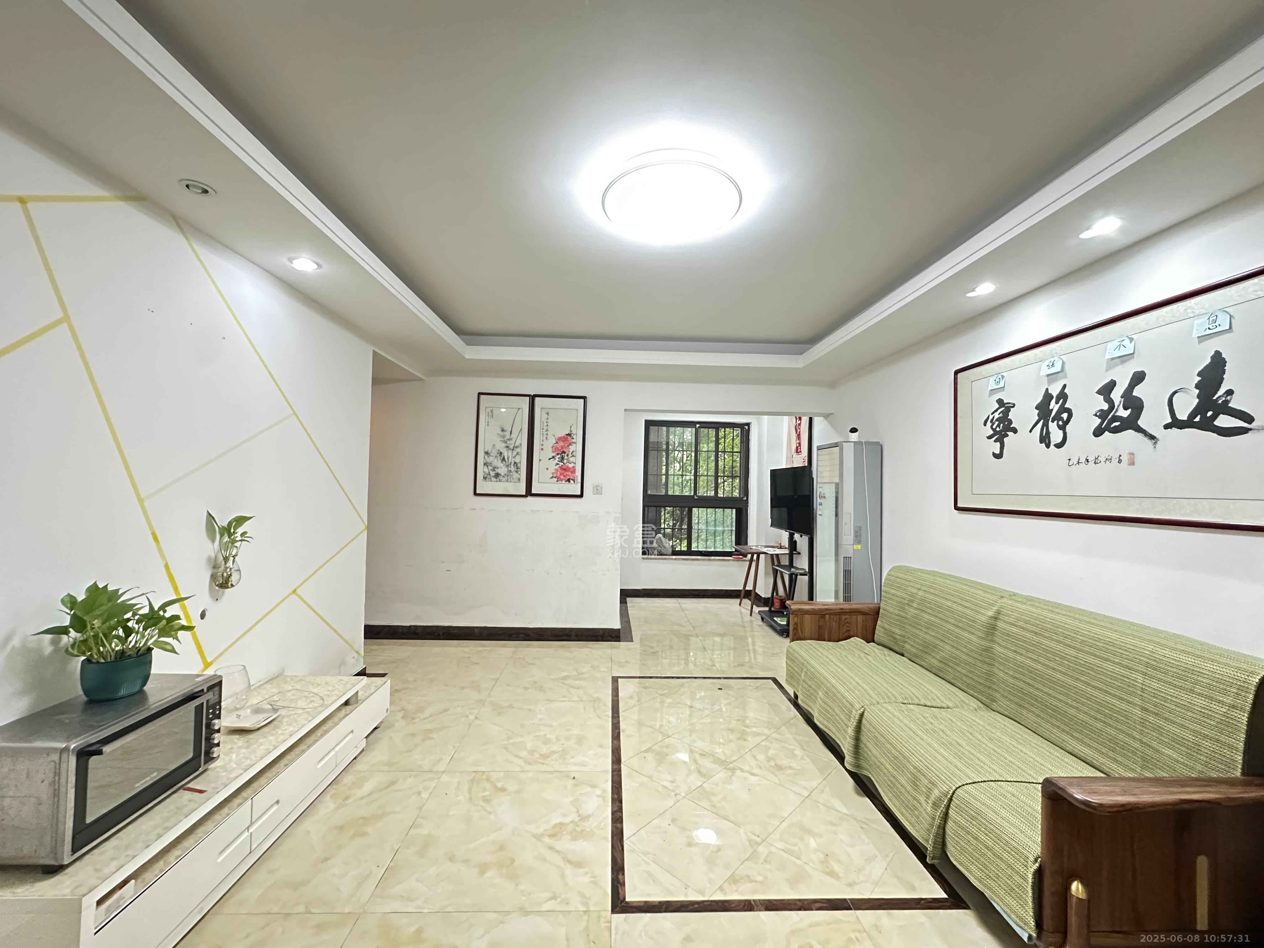 绿地中央广场  3室2厅1卫   2800.00元/月