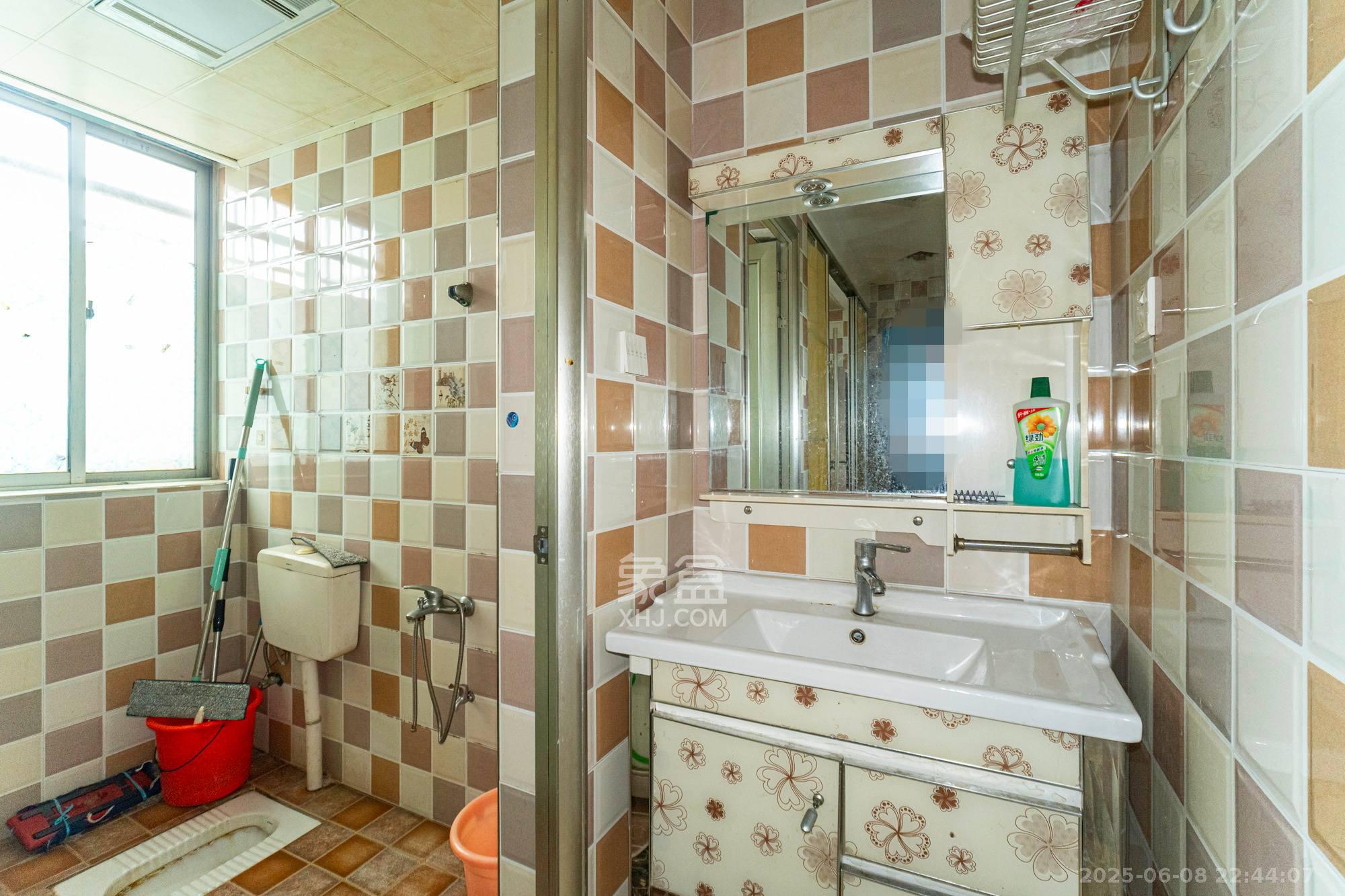 湘绣城 3室2厅1卫 35.0万 湘绣城 3室2厅1卫 35.0万卫生间