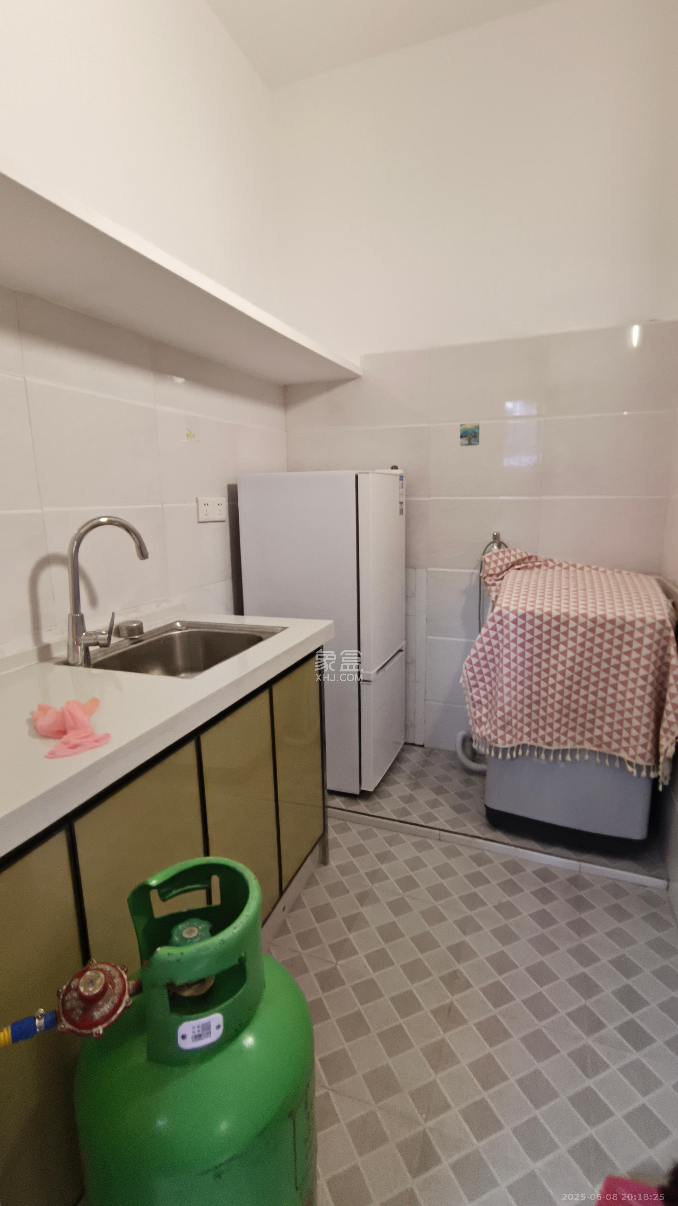 化油器厂宿舍  2室0厅0卫    1500.0元/月 化油器厂宿舍  2室0厅0卫    1500.0元/月室内图