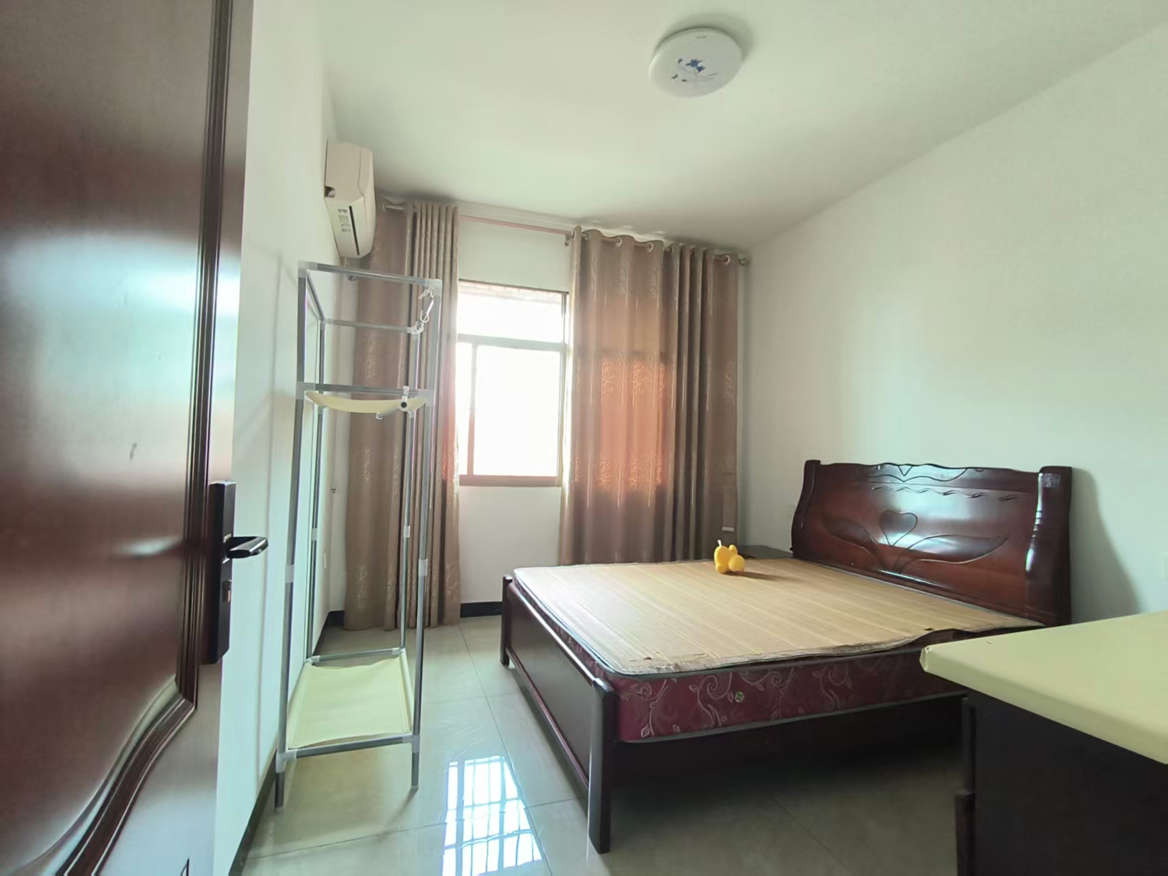 双江安置小区 3室2厅2卫 1300.0元/月 双江安置小区 3室2厅2卫 1300.0元/月室内图