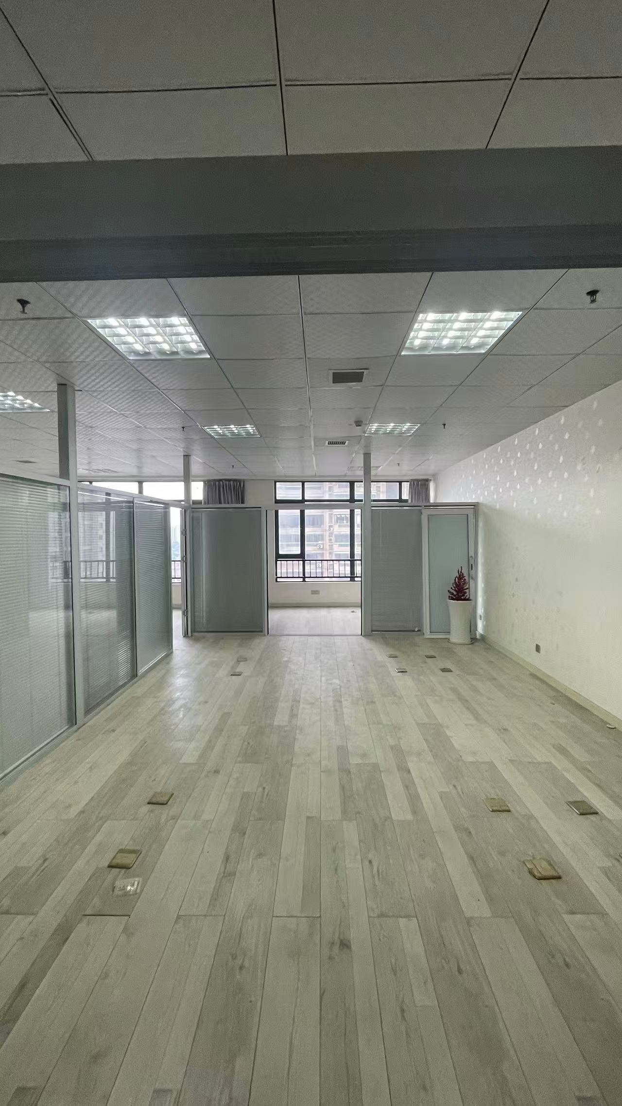 中建国际大厦  4室3厅2卫    4000.0元/月室内图1