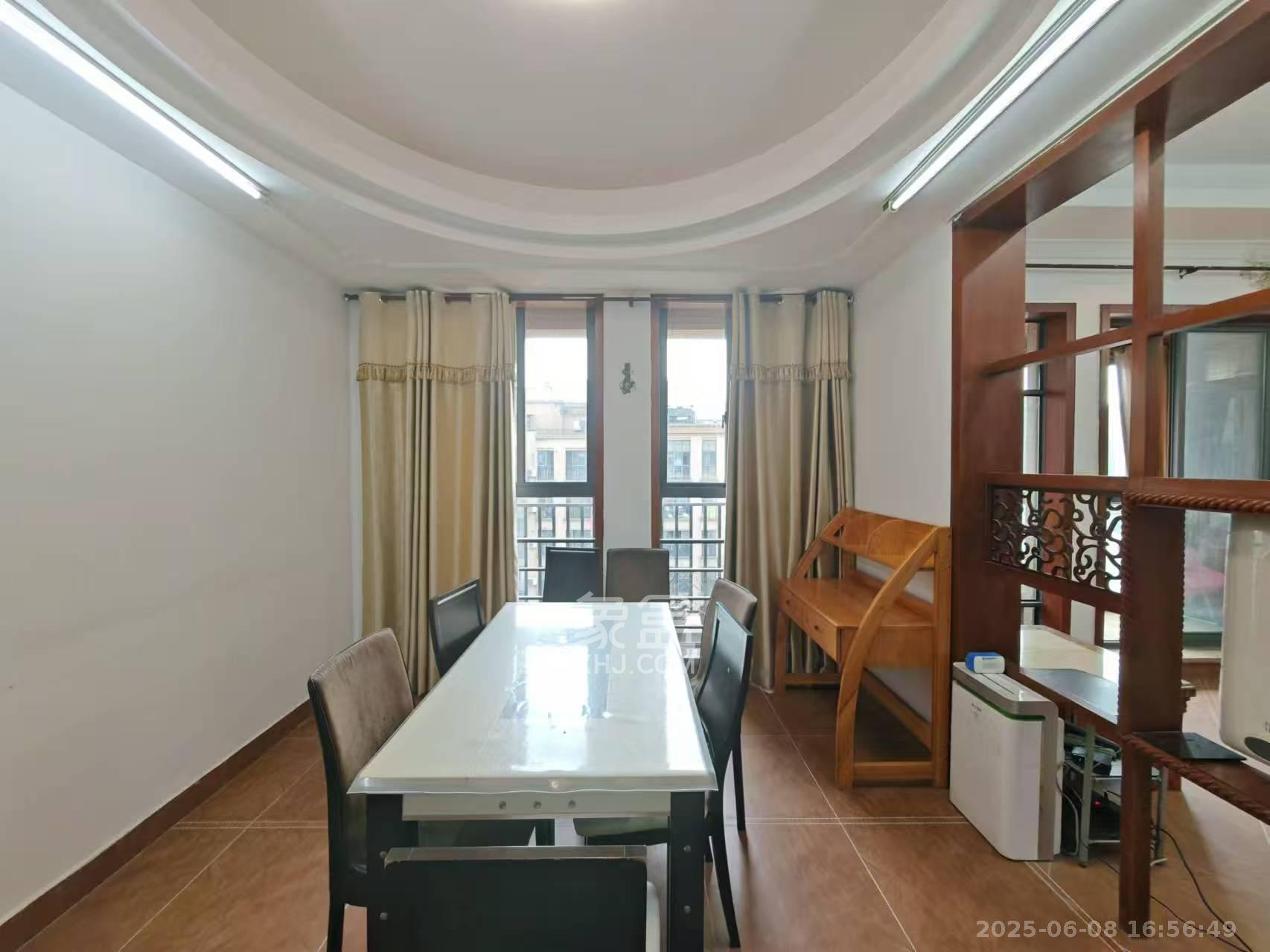 中城丽景香山园 4室2厅2卫 3800.0元/月 中城丽景香山园 4室2厅2卫 3800.0元/月室内图