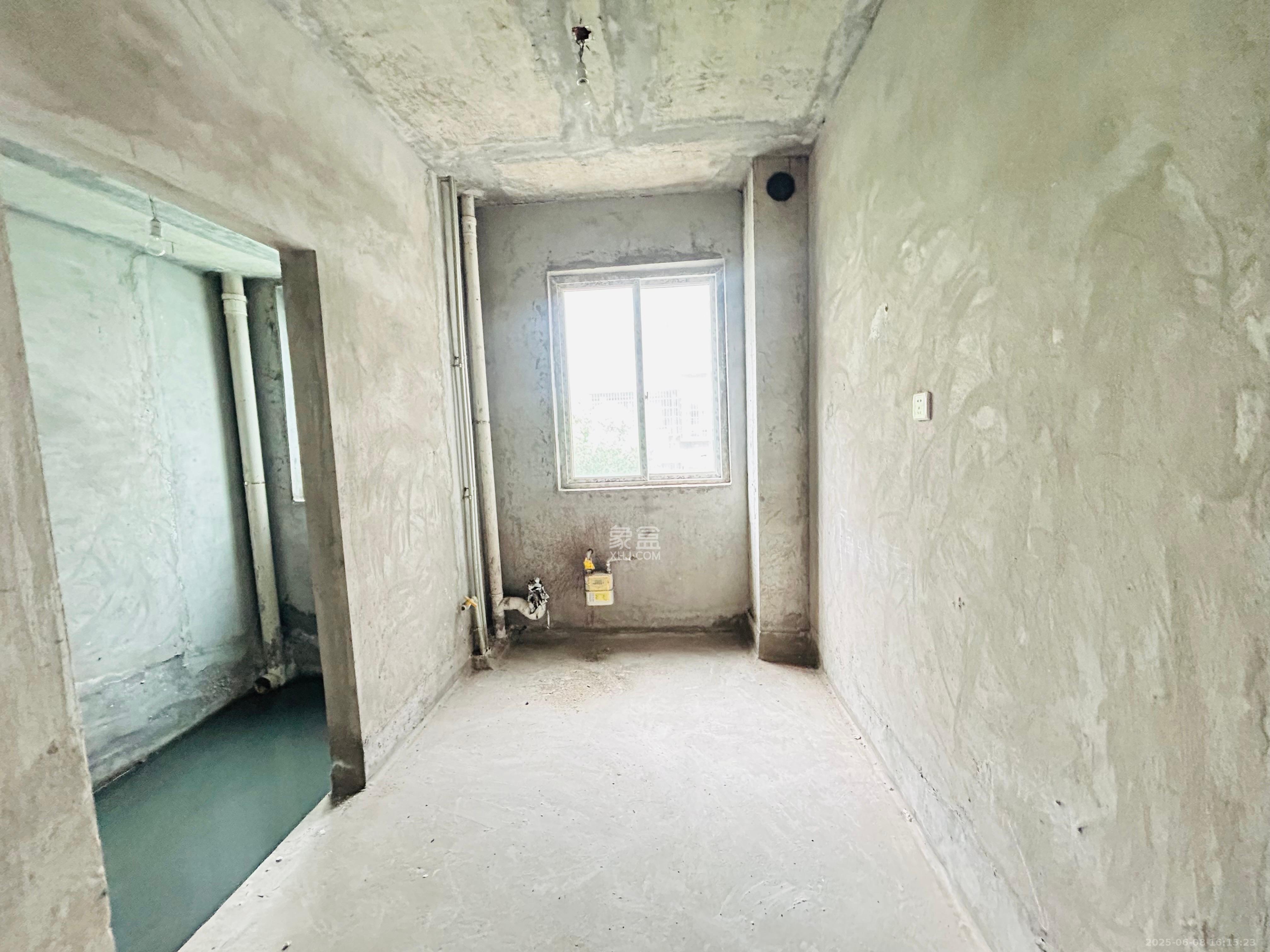 春满江南 3室2厅2卫 38.0万 春满江南 3室2厅2卫 38.0万客厅